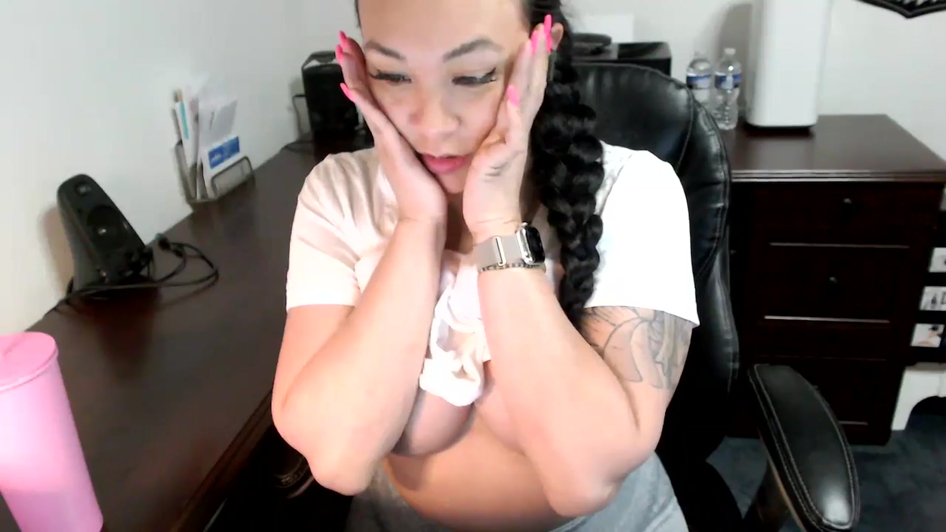 Gallery image thumbnail from MickaylaMoon's myfreecams stream on, 05/23/2024, 20:07 image 6 of 20