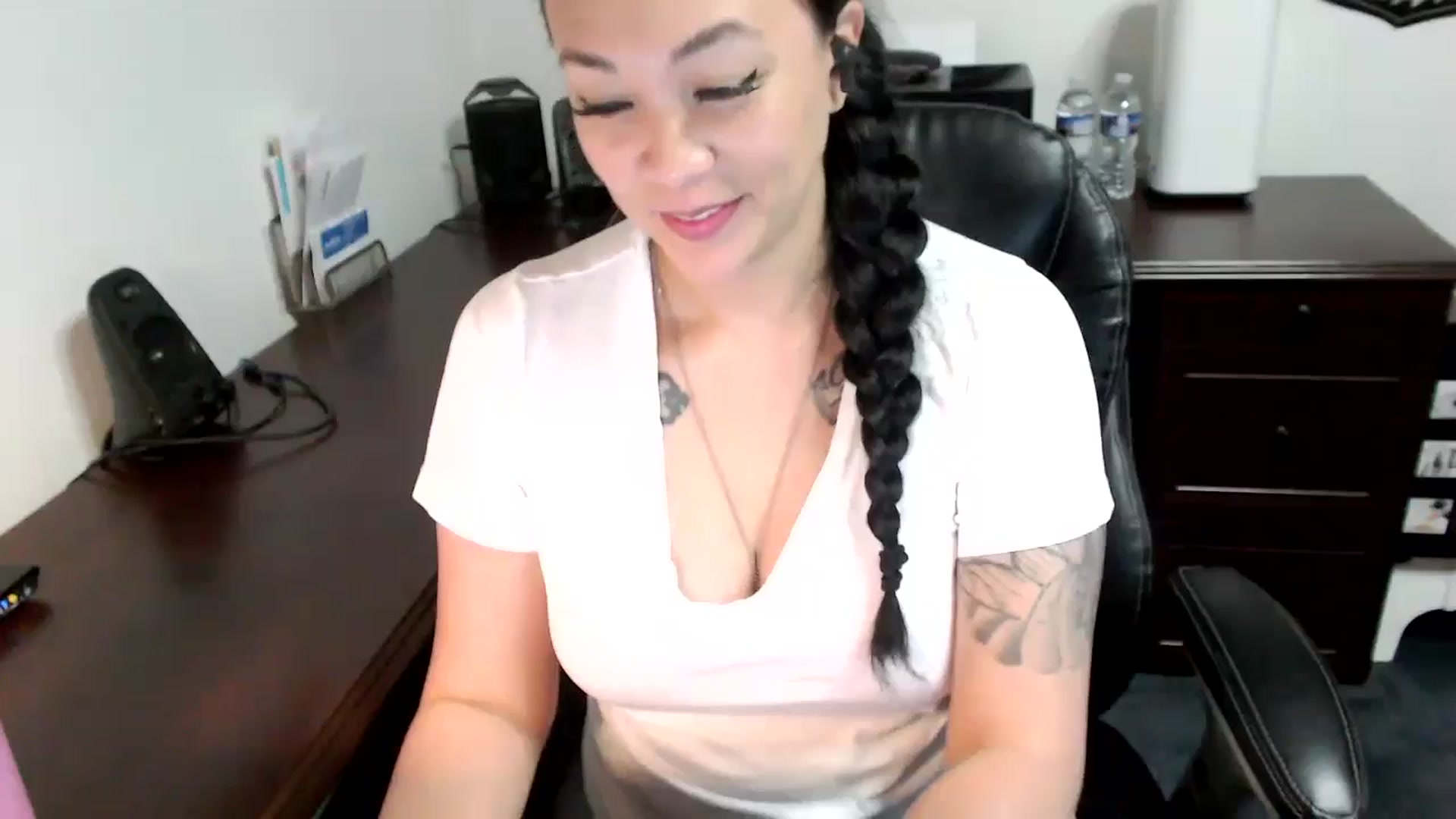 Gallery image thumbnail from MickaylaMoon's myfreecams stream on, 05/23/2024, 20:07 image 1 of 20
