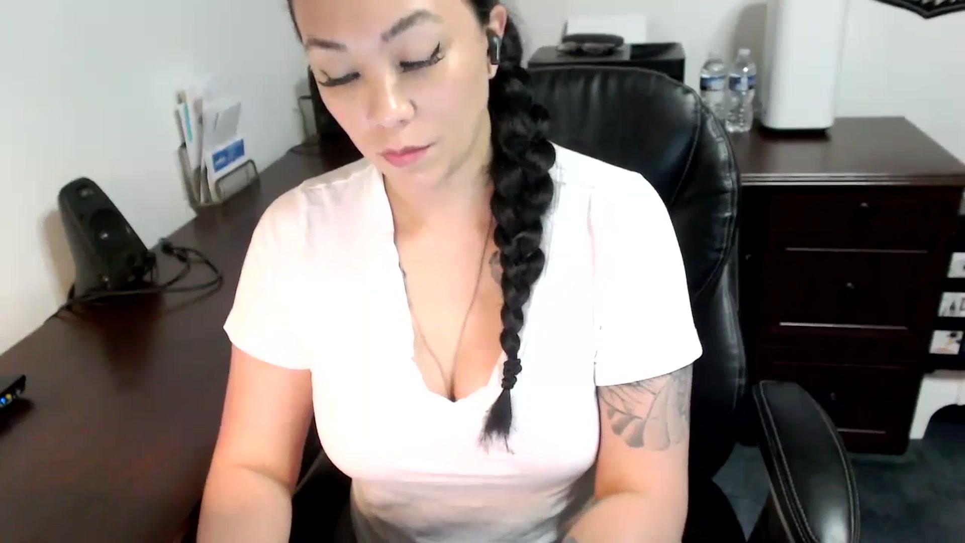 Gallery image thumbnail from MickaylaMoon's myfreecams stream on, 05/23/2024, 20:36 image 11 of 20