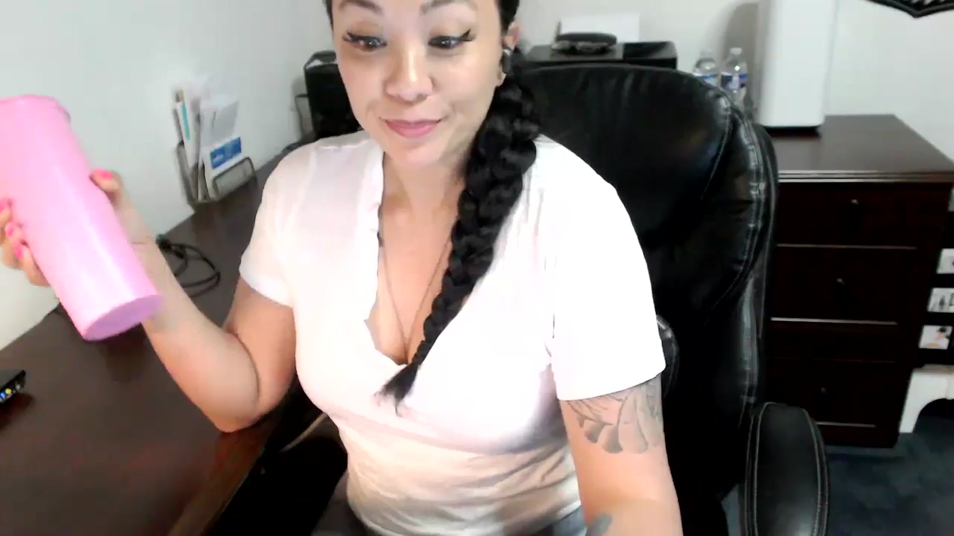 Gallery image thumbnail from MickaylaMoon's myfreecams stream on, 05/23/2024, 20:36 image 7 of 20