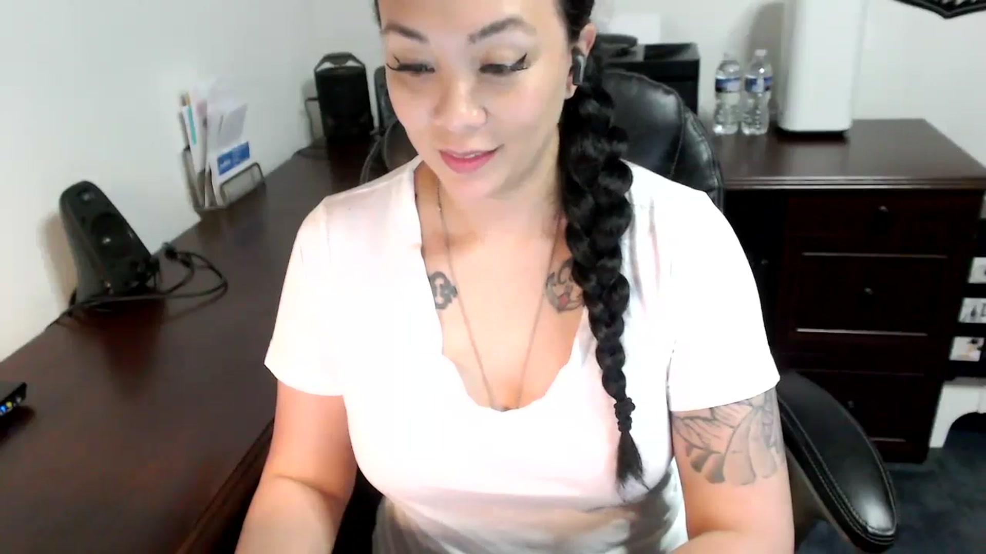 Gallery image thumbnail from MickaylaMoon's myfreecams stream on, 05/23/2024, 20:36 image 18 of 20
