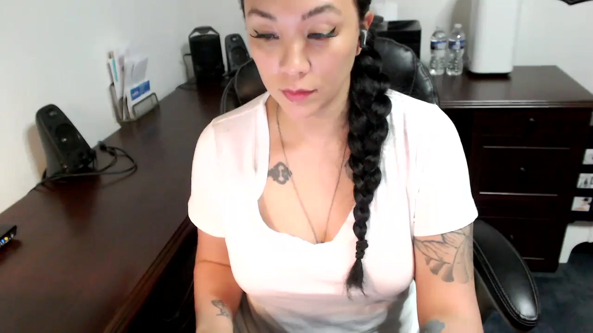 Gallery image thumbnail from MickaylaMoon's myfreecams stream on, 05/23/2024, 20:36 image 19 of 20