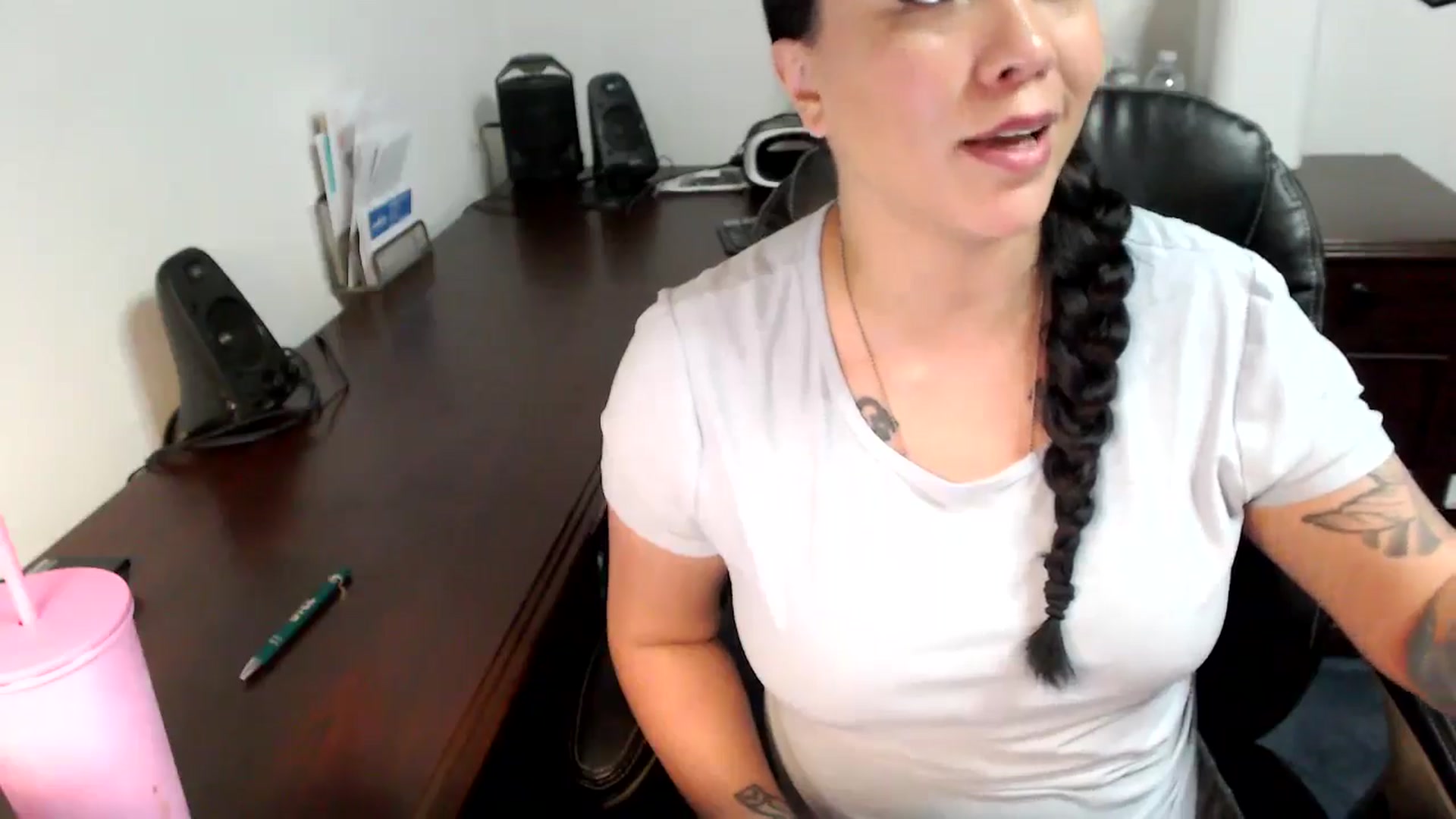 Gallery image thumbnail from MickaylaMoon's myfreecams stream on, 05/24/2024, 15:10 image 10 of 20