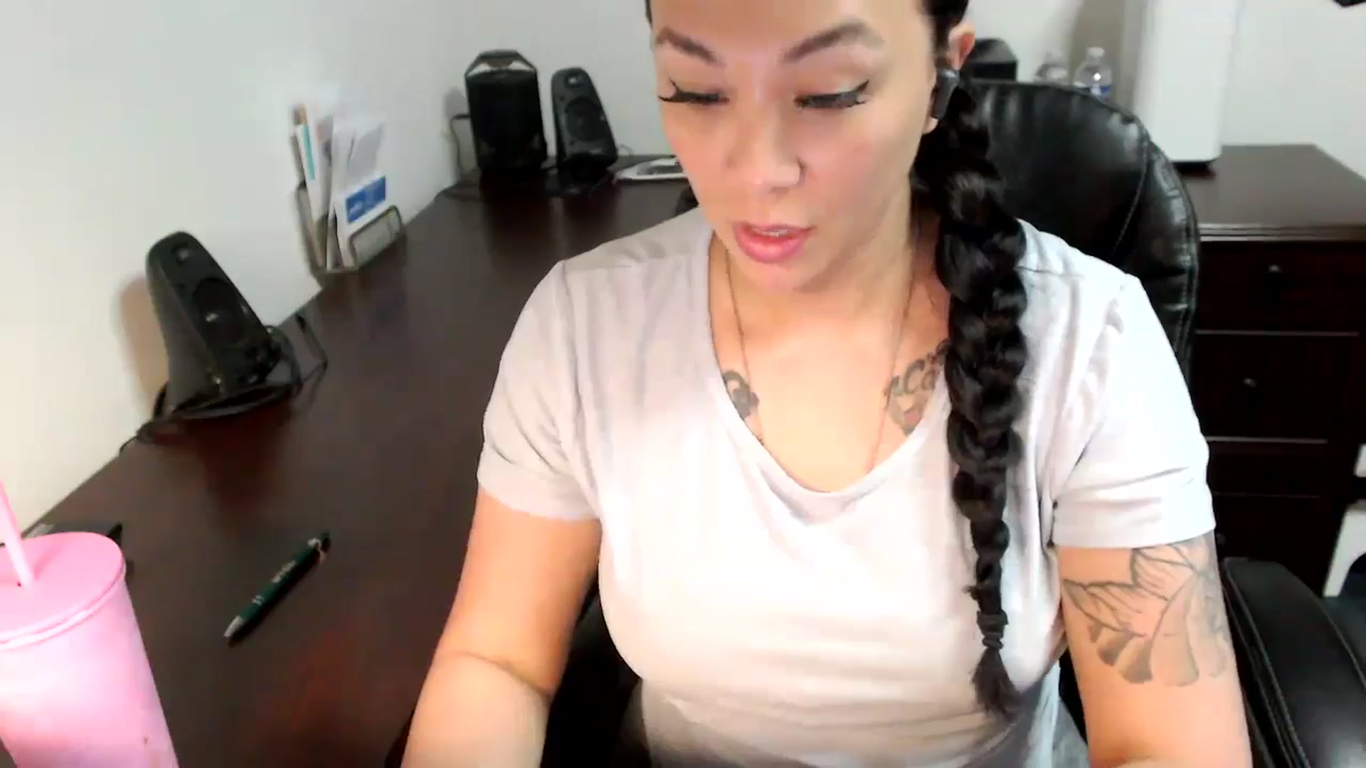 Gallery image thumbnail from MickaylaMoon's myfreecams stream on, 05/24/2024, 15:10 image 7 of 20