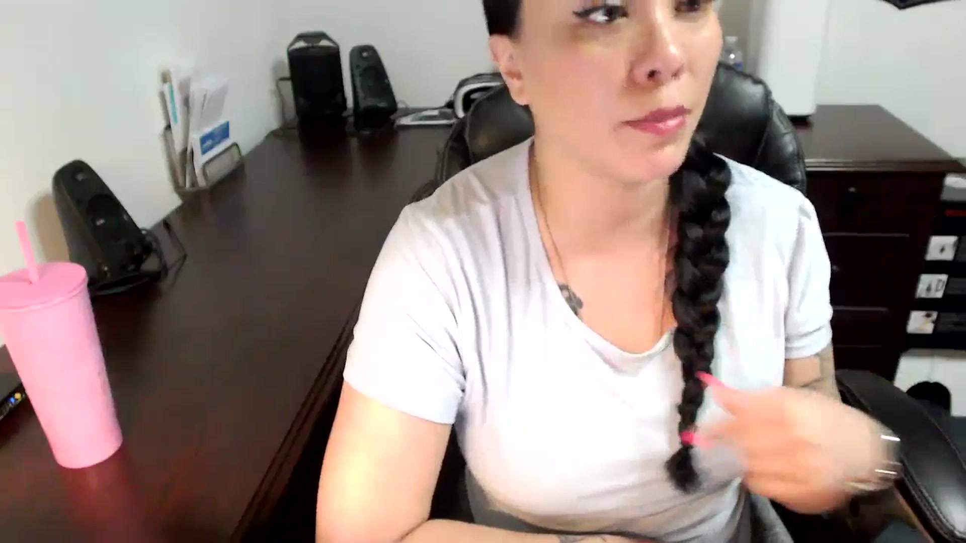 Gallery image thumbnail from MickaylaMoon's myfreecams stream on, 05/24/2024, 15:10 image 18 of 20