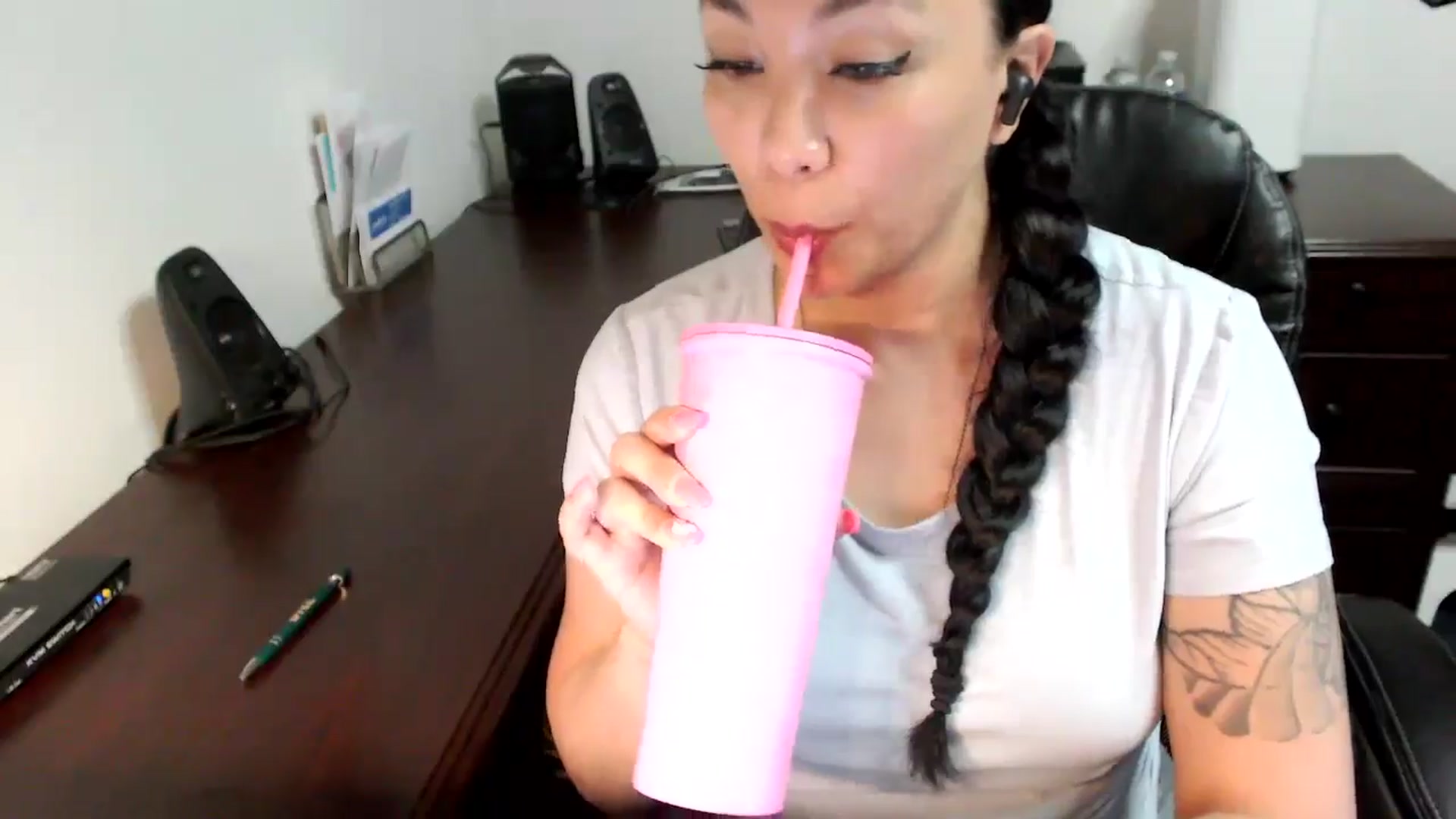 Gallery image thumbnail from MickaylaMoon's myfreecams stream on, 05/24/2024, 15:10 image 6 of 20