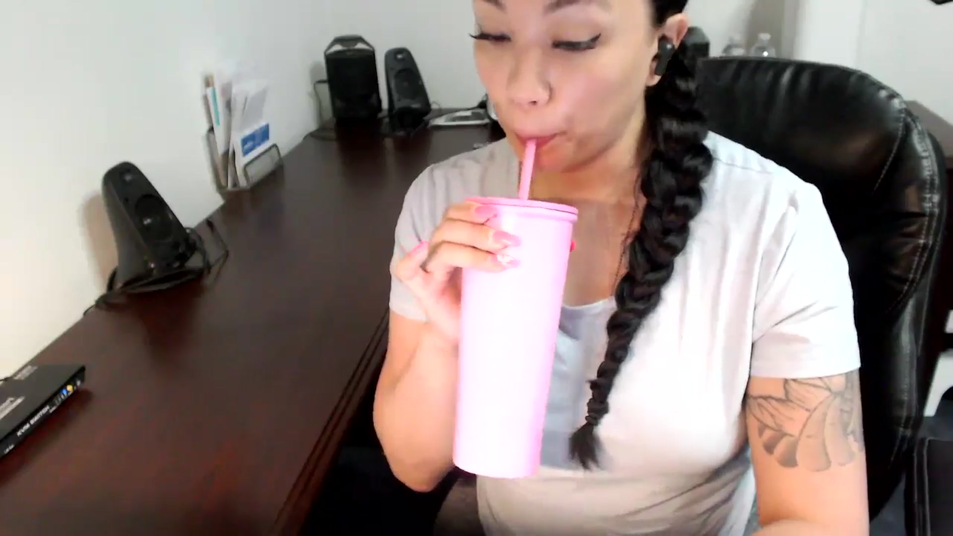 Gallery image thumbnail from MickaylaMoon's myfreecams stream on, 05/24/2024, 15:10 image 13 of 20