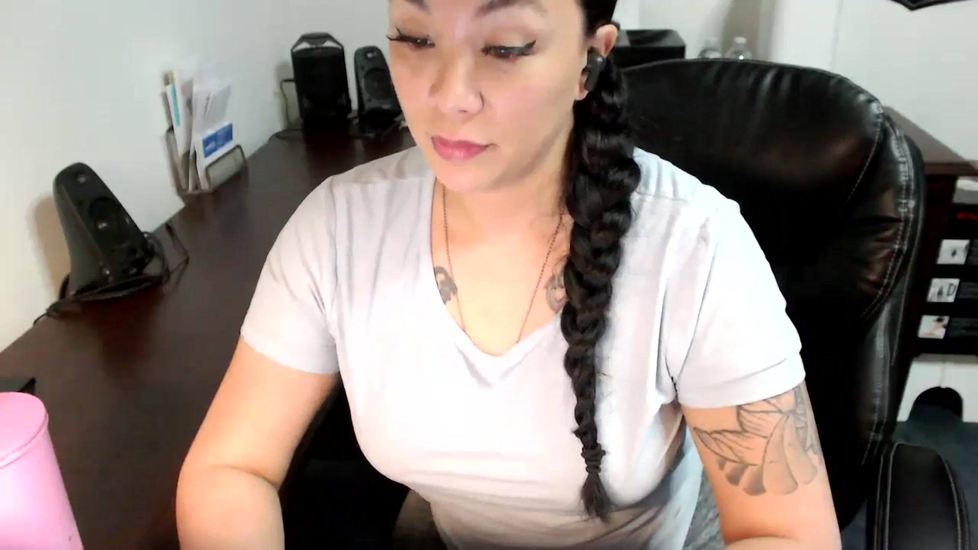 Gallery image thumbnail from MickaylaMoon's myfreecams stream on, 05/24/2024, 15:44 image 7 of 20
