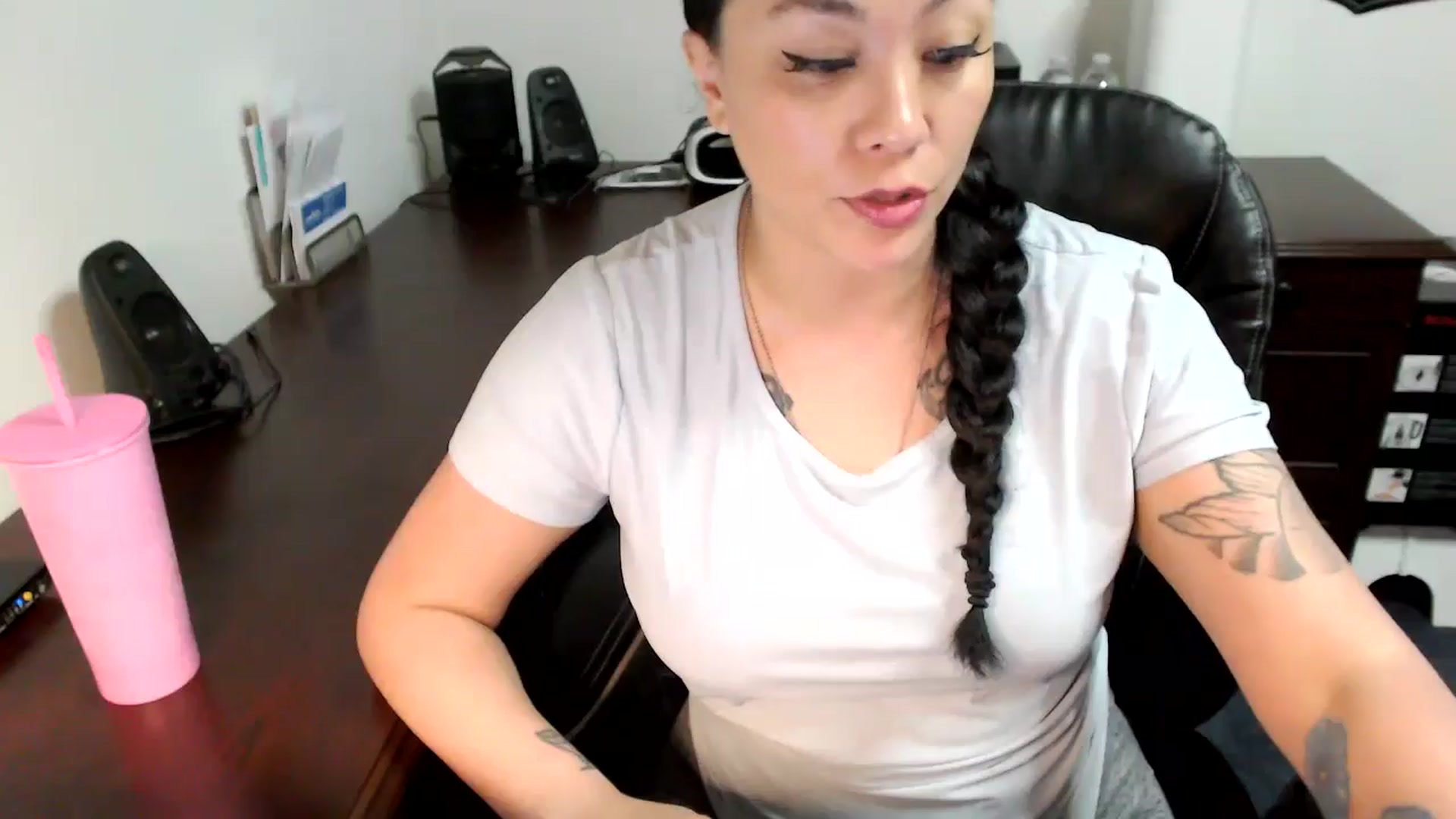 Gallery image thumbnail from MickaylaMoon's myfreecams stream on, 05/24/2024, 15:44 image 1 of 20