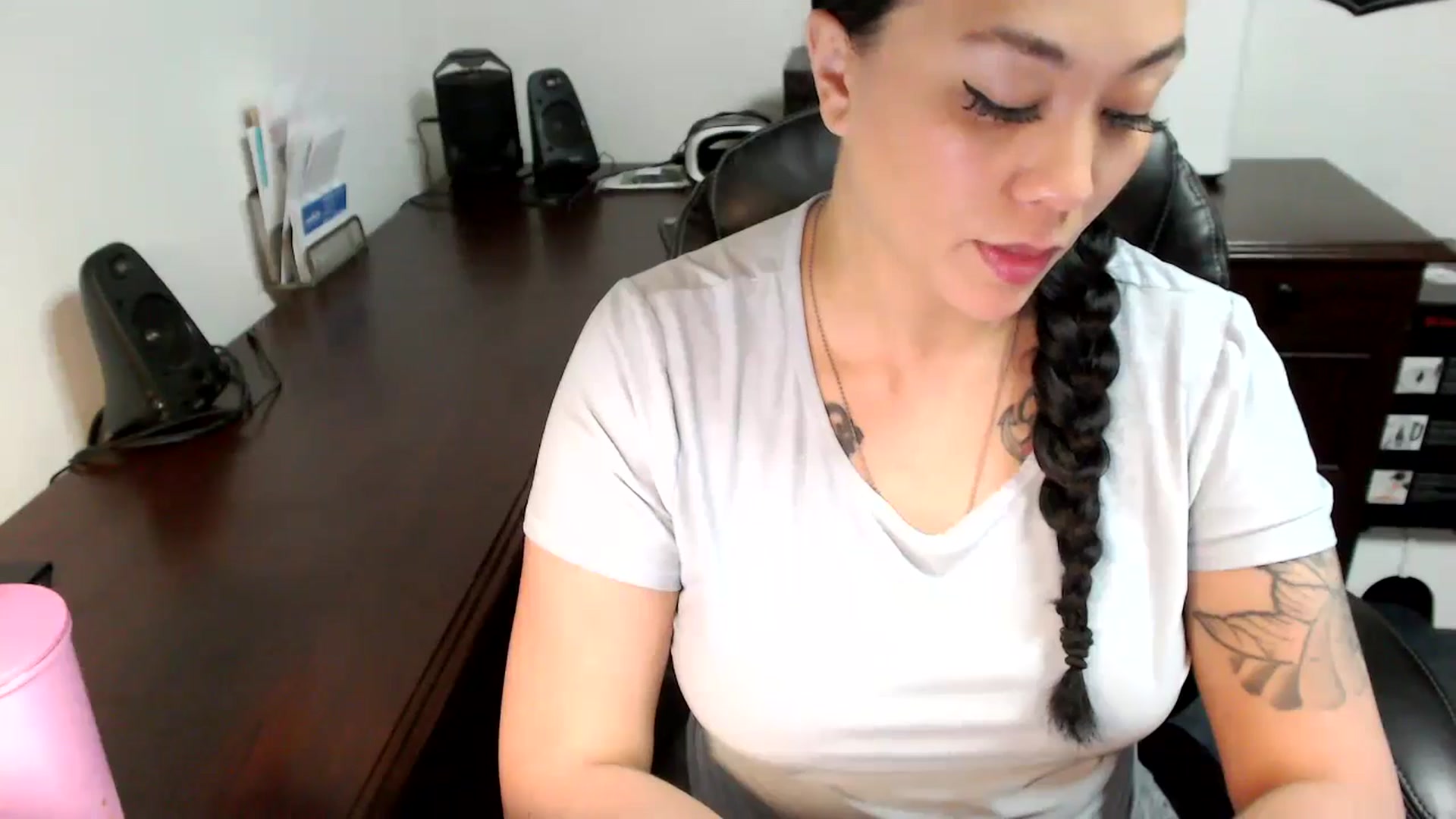 Gallery image thumbnail from MickaylaMoon's myfreecams stream on, 05/24/2024, 15:44 image 8 of 20