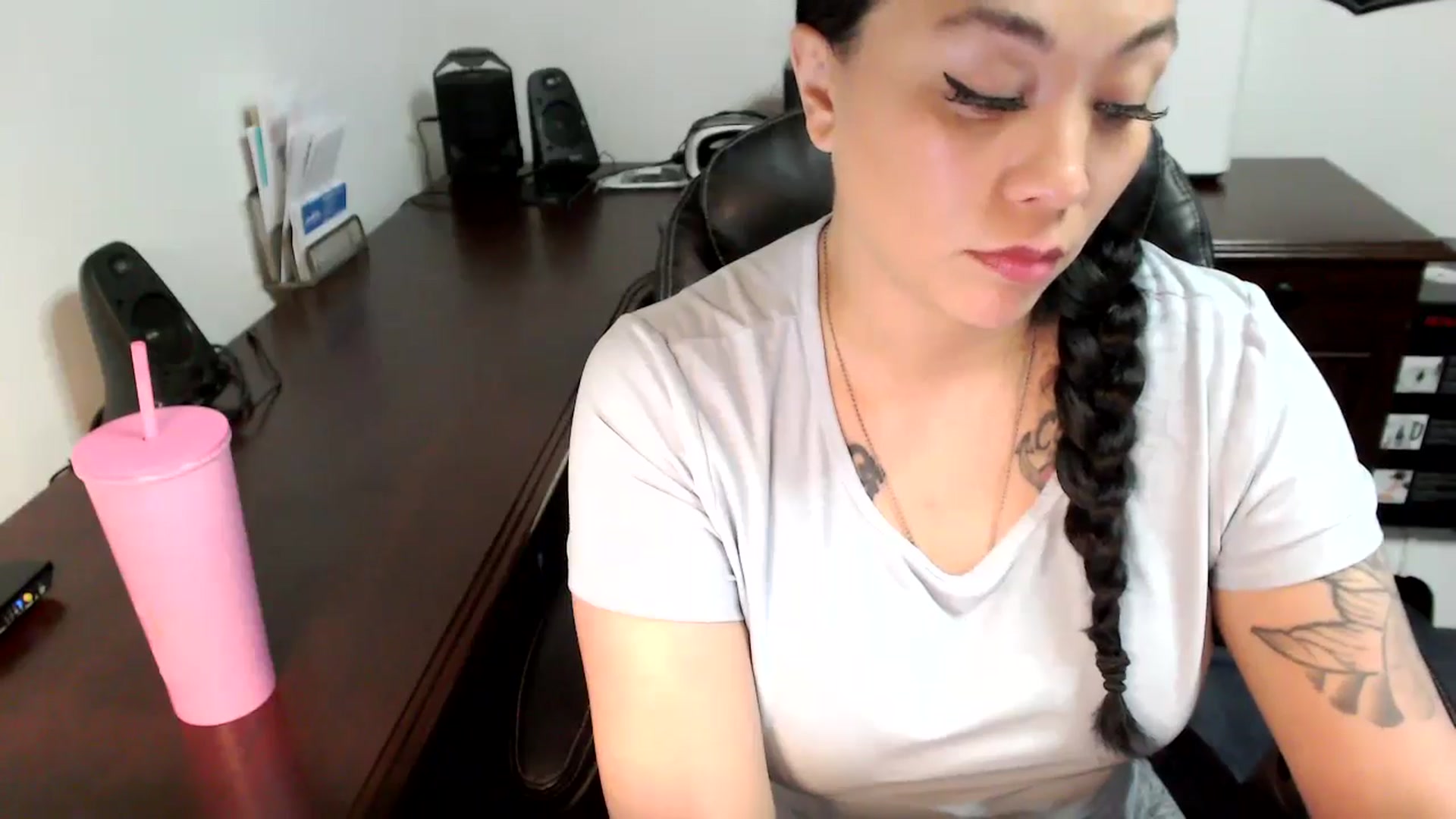 Gallery image thumbnail from MickaylaMoon's myfreecams stream on, 05/24/2024, 15:44 image 11 of 20