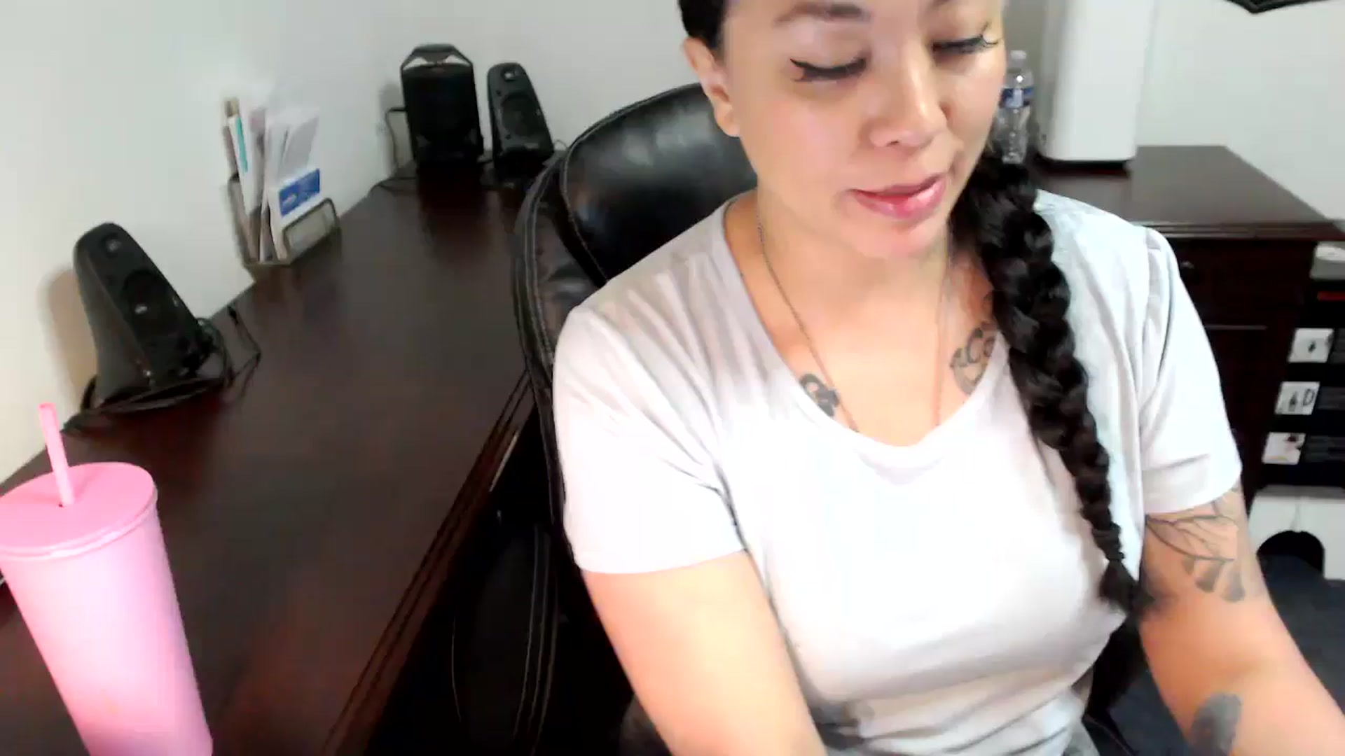 Gallery image thumbnail from MickaylaMoon's myfreecams stream on, 05/24/2024, 17:17 image 1 of 20