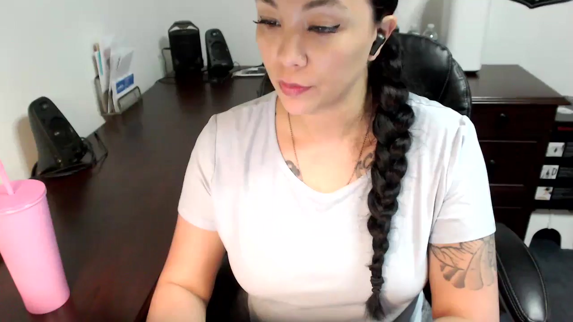 Gallery image thumbnail from MickaylaMoon's myfreecams stream on, 05/24/2024, 17:17 image 10 of 20