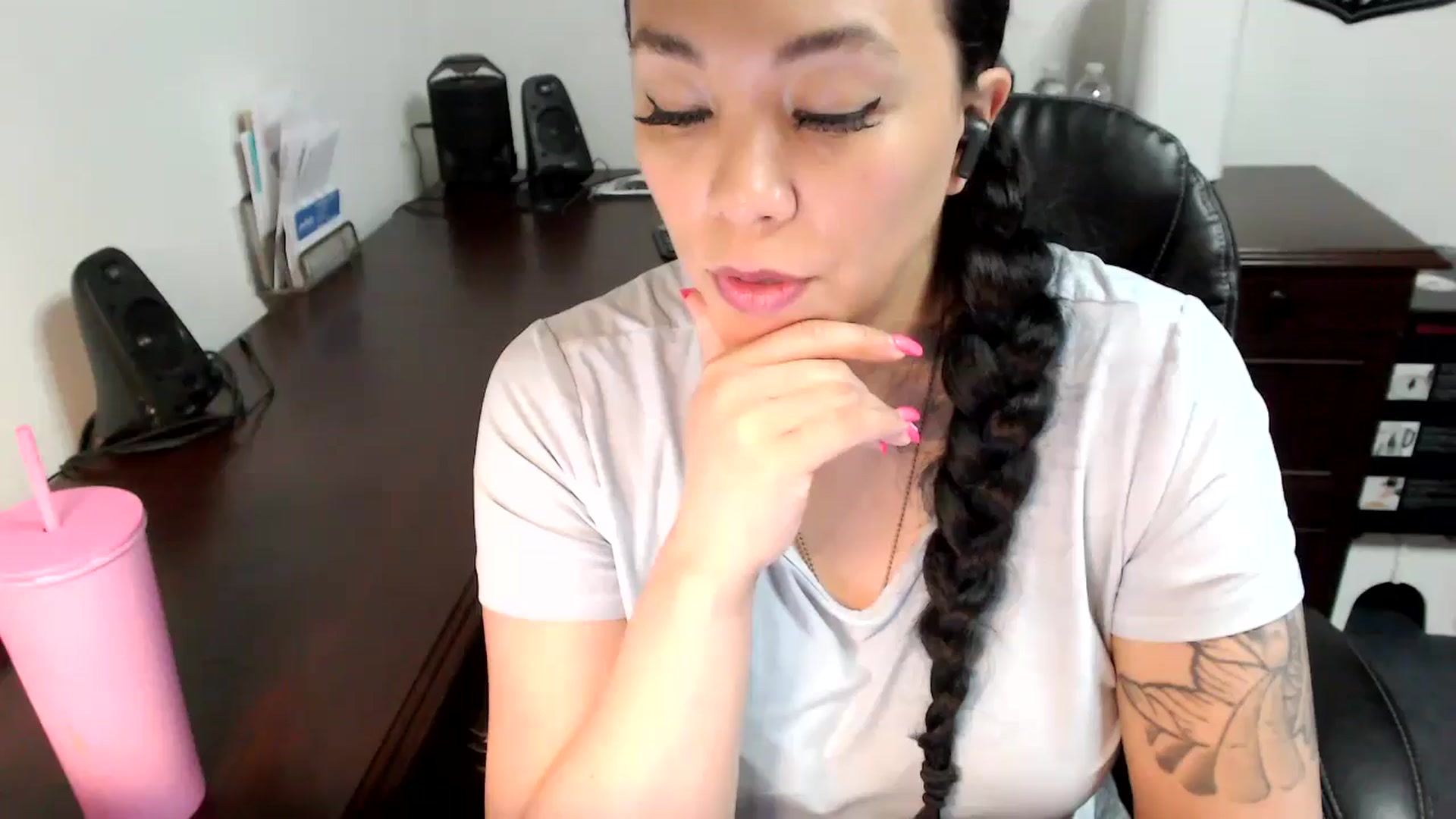 Gallery image thumbnail from MickaylaMoon's myfreecams stream on, 05/24/2024, 17:17 image 5 of 20