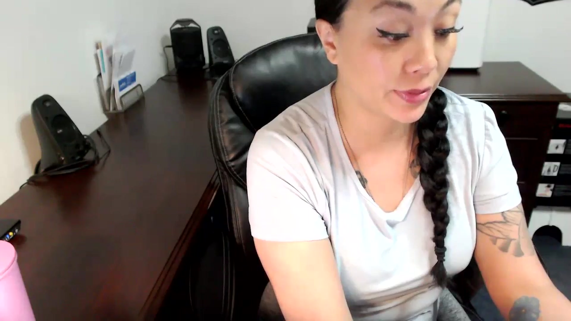 Gallery image thumbnail from MickaylaMoon's myfreecams stream on, 05/24/2024, 17:17 image 3 of 20