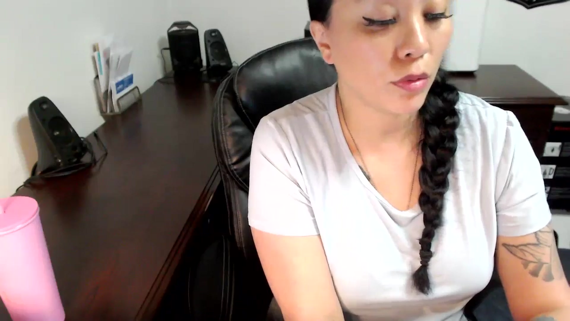 Gallery image thumbnail from MickaylaMoon's myfreecams stream on, 05/24/2024, 17:17 image 7 of 20