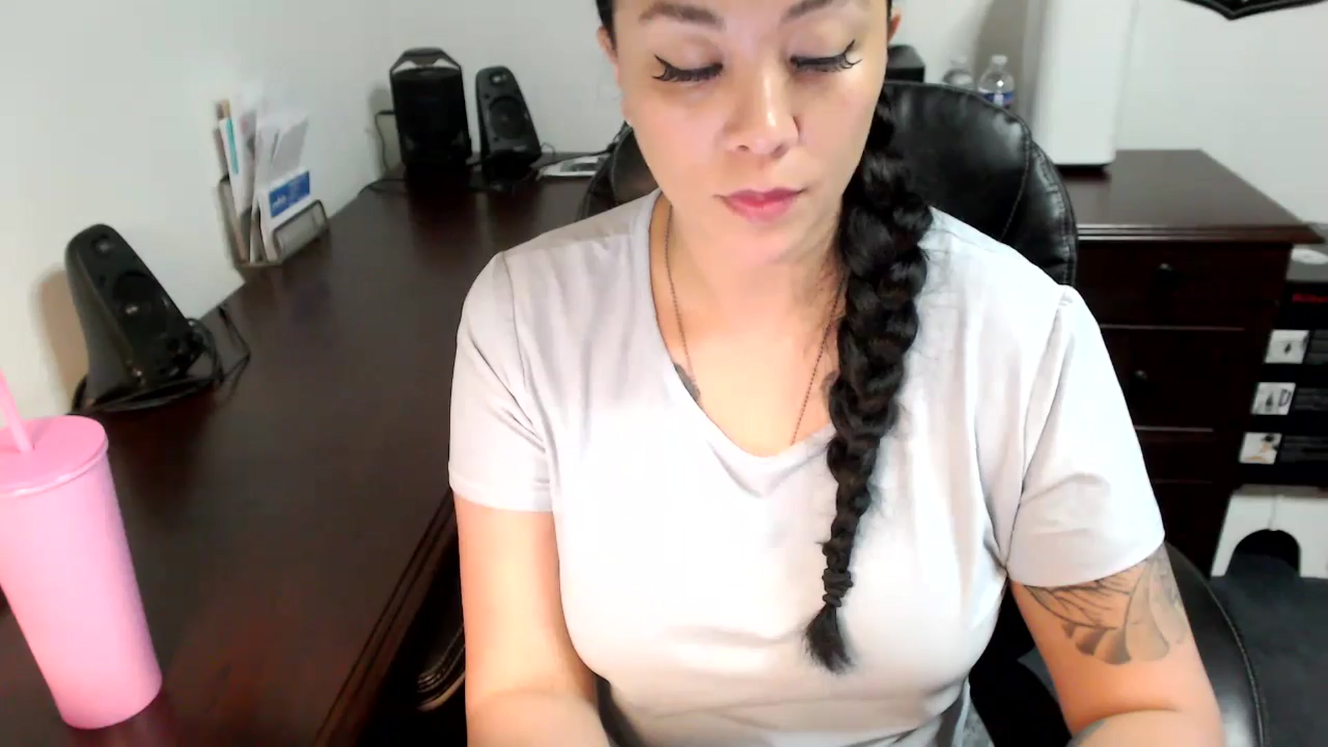 Gallery image thumbnail from MickaylaMoon's myfreecams stream on, 05/24/2024, 17:17 image 11 of 20