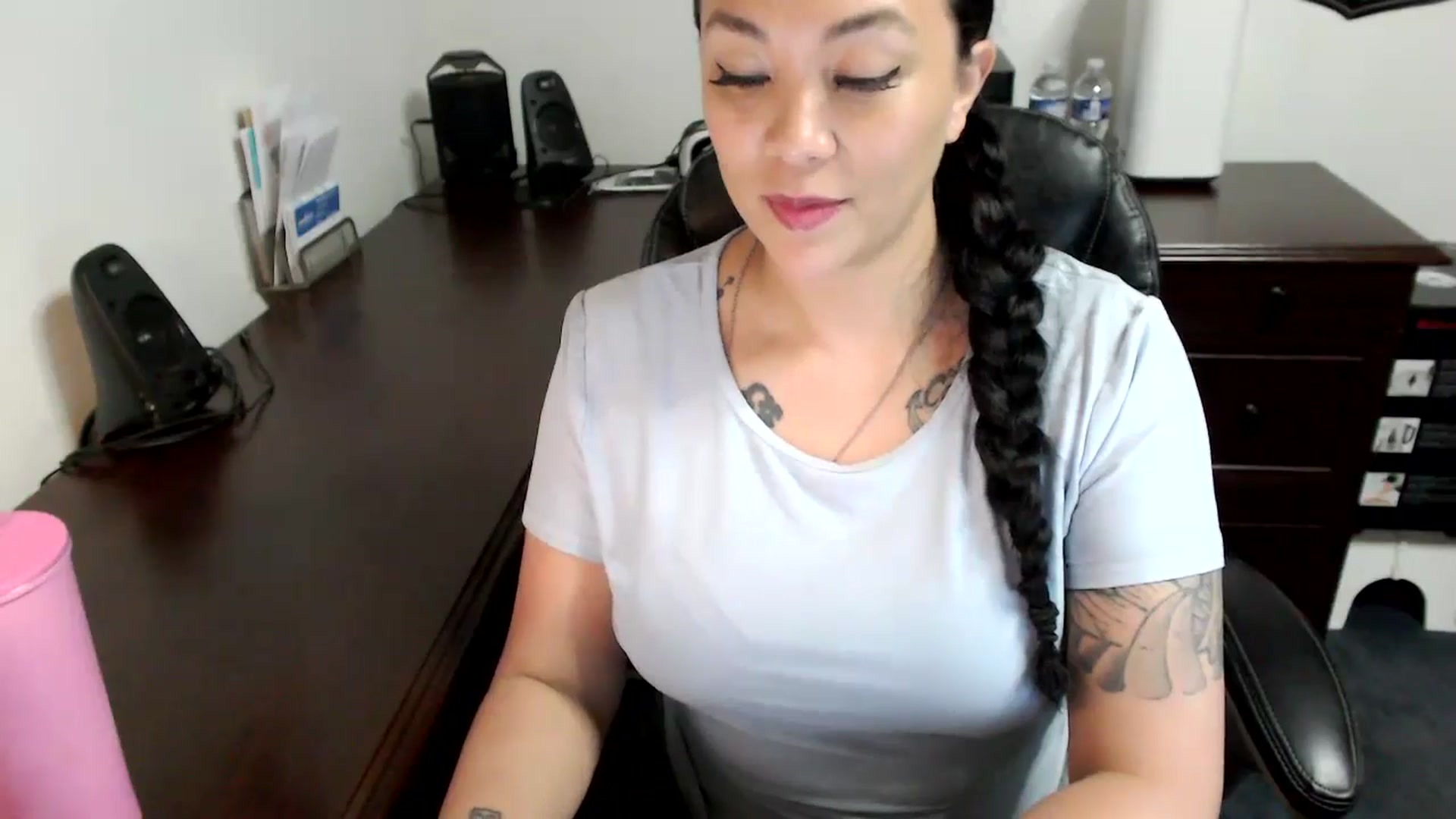 Gallery image thumbnail from MickaylaMoon's myfreecams stream on, 05/24/2024, 21:03 image 12 of 20