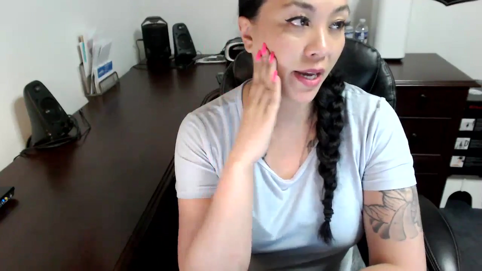 Gallery image thumbnail from MickaylaMoon's myfreecams stream on, 05/24/2024, 21:03 image 18 of 20
