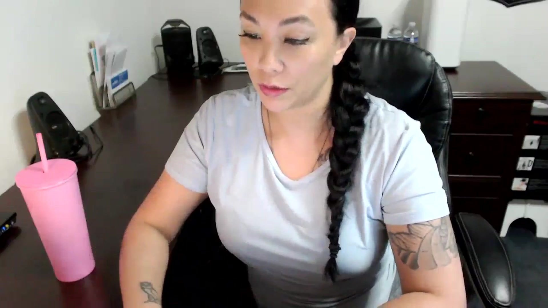 Gallery image thumbnail from MickaylaMoon's myfreecams stream on, 05/24/2024, 21:03 image 10 of 20