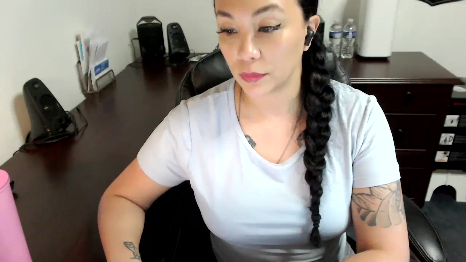 Gallery image thumbnail from MickaylaMoon's myfreecams stream on, 05/24/2024, 21:03 image 13 of 20