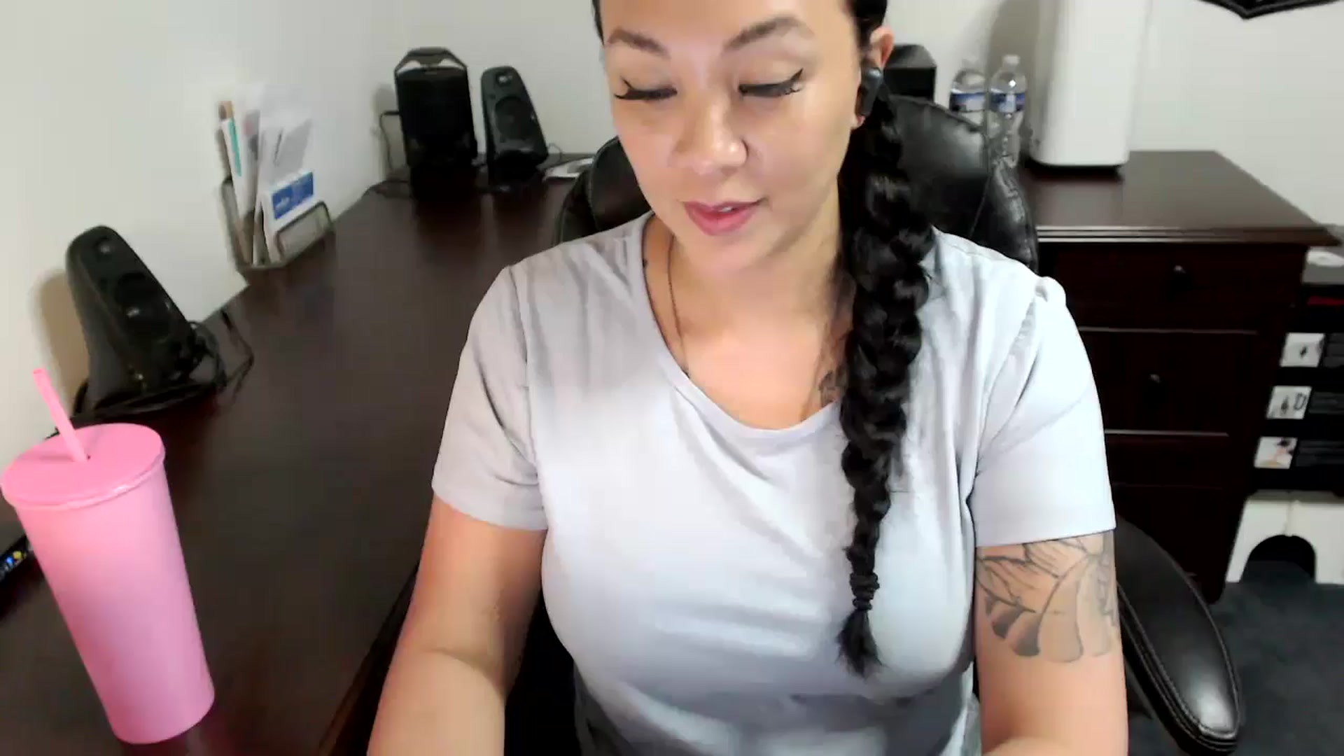 Gallery image thumbnail from MickaylaMoon's myfreecams stream on, 05/24/2024, 21:03 image 1 of 20