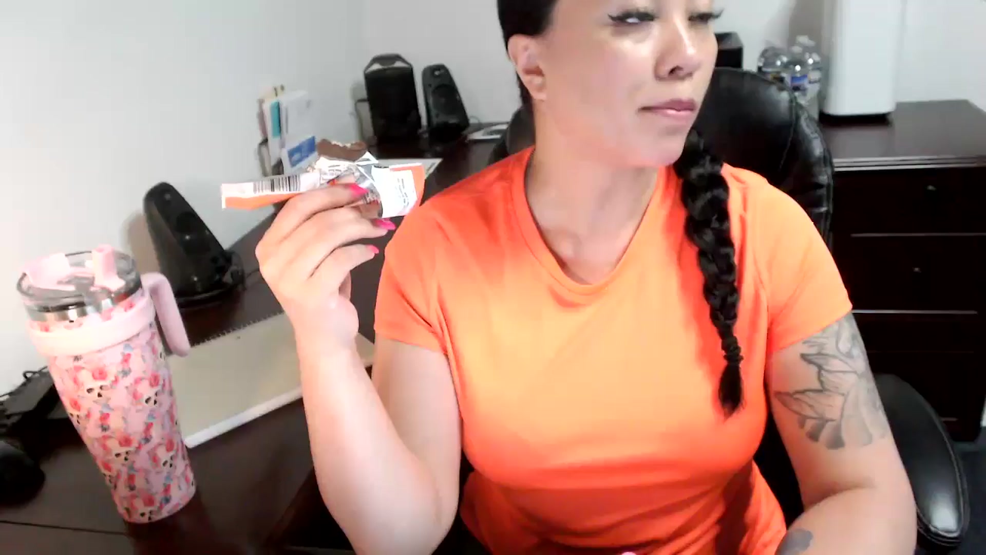 Gallery image thumbnail from MickaylaMoon's myfreecams stream on, 05/27/2024, 17:40 image 1 of 20