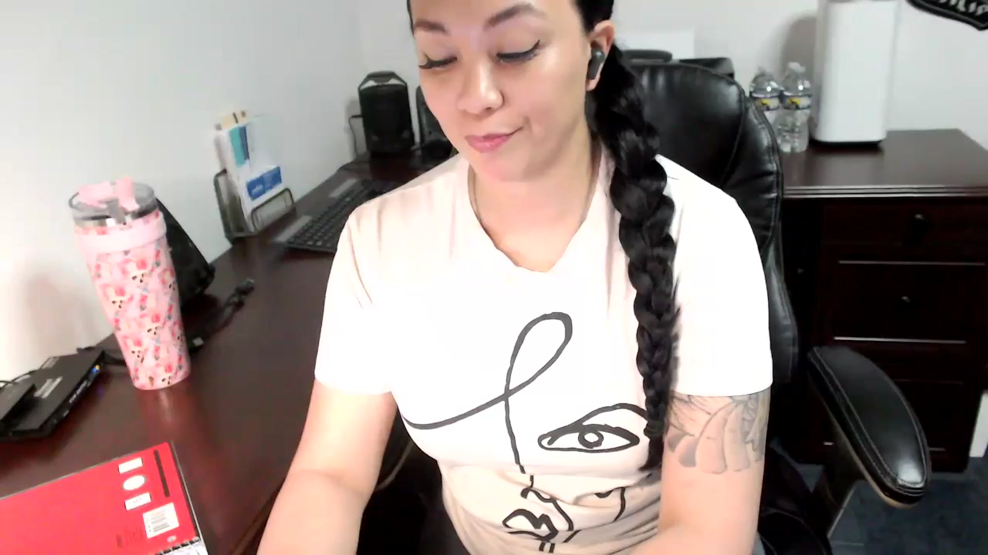 Gallery image thumbnail from MickaylaMoon's myfreecams stream on, 05/28/2024, 16:02 image 2 of 20