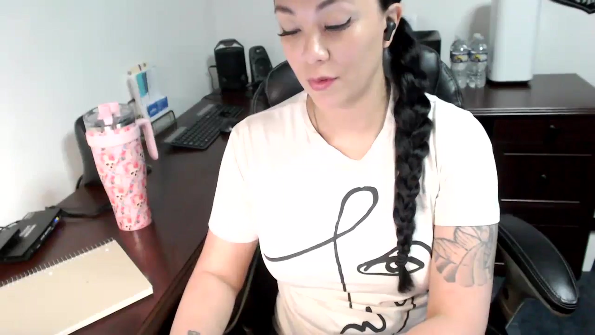 Gallery image thumbnail from MickaylaMoon's myfreecams stream on, 05/28/2024, 16:02 image 4 of 20