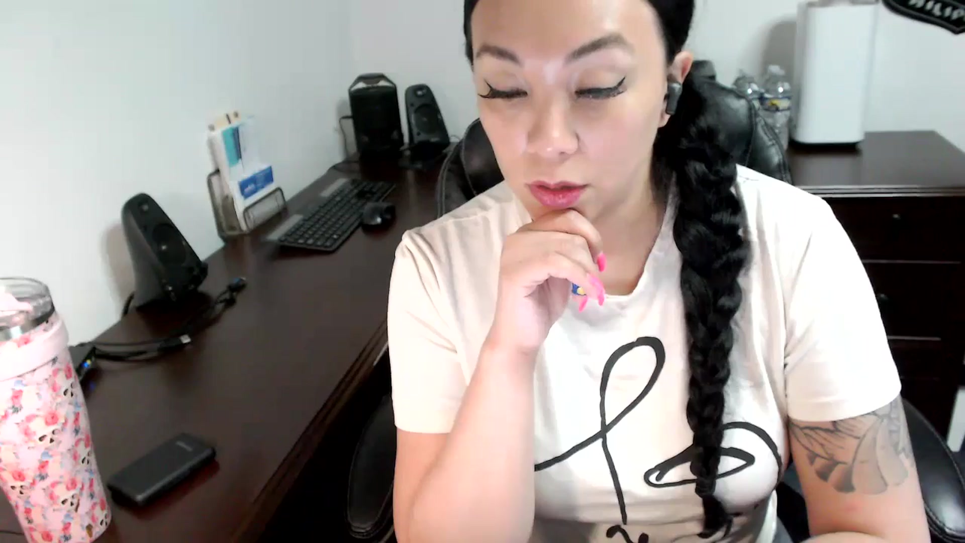 Gallery image thumbnail from MickaylaMoon's myfreecams stream on, 05/28/2024, 16:24 image 17 of 20