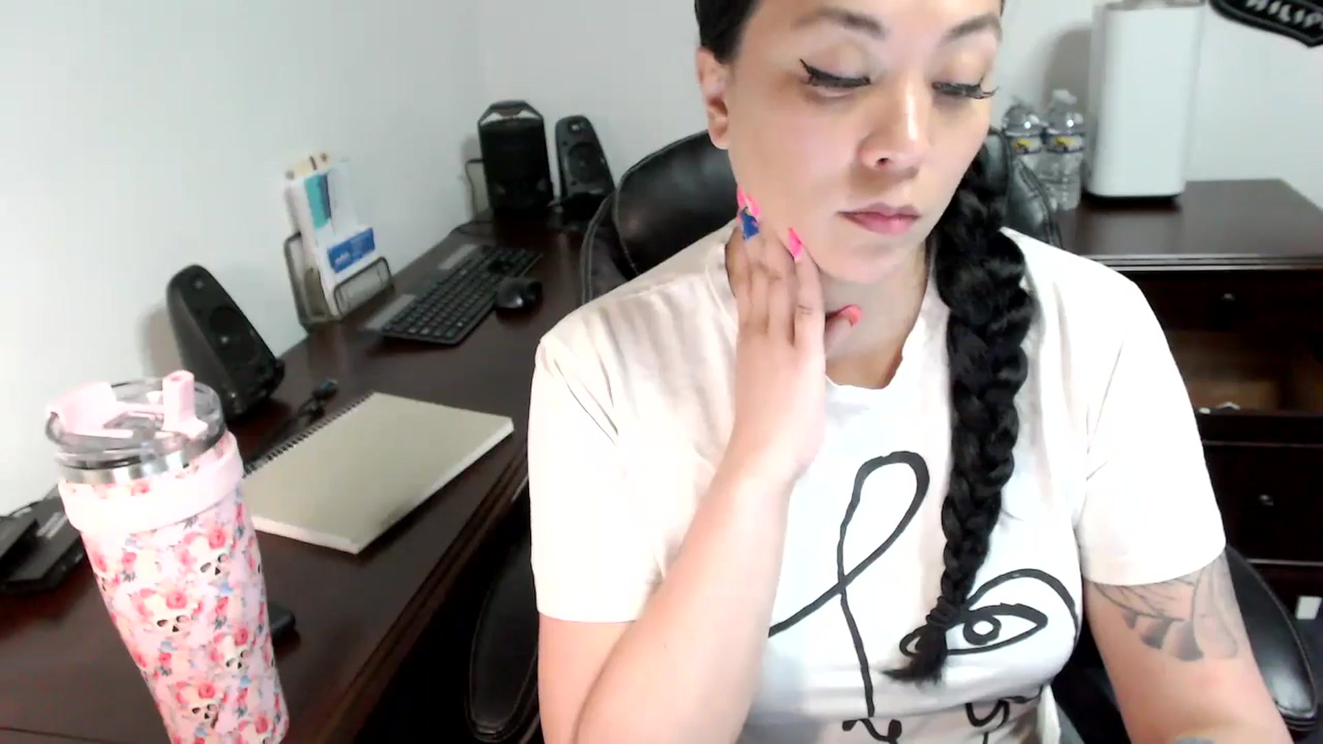 Gallery image thumbnail from MickaylaMoon's myfreecams stream on, 05/28/2024, 16:24 image 5 of 20