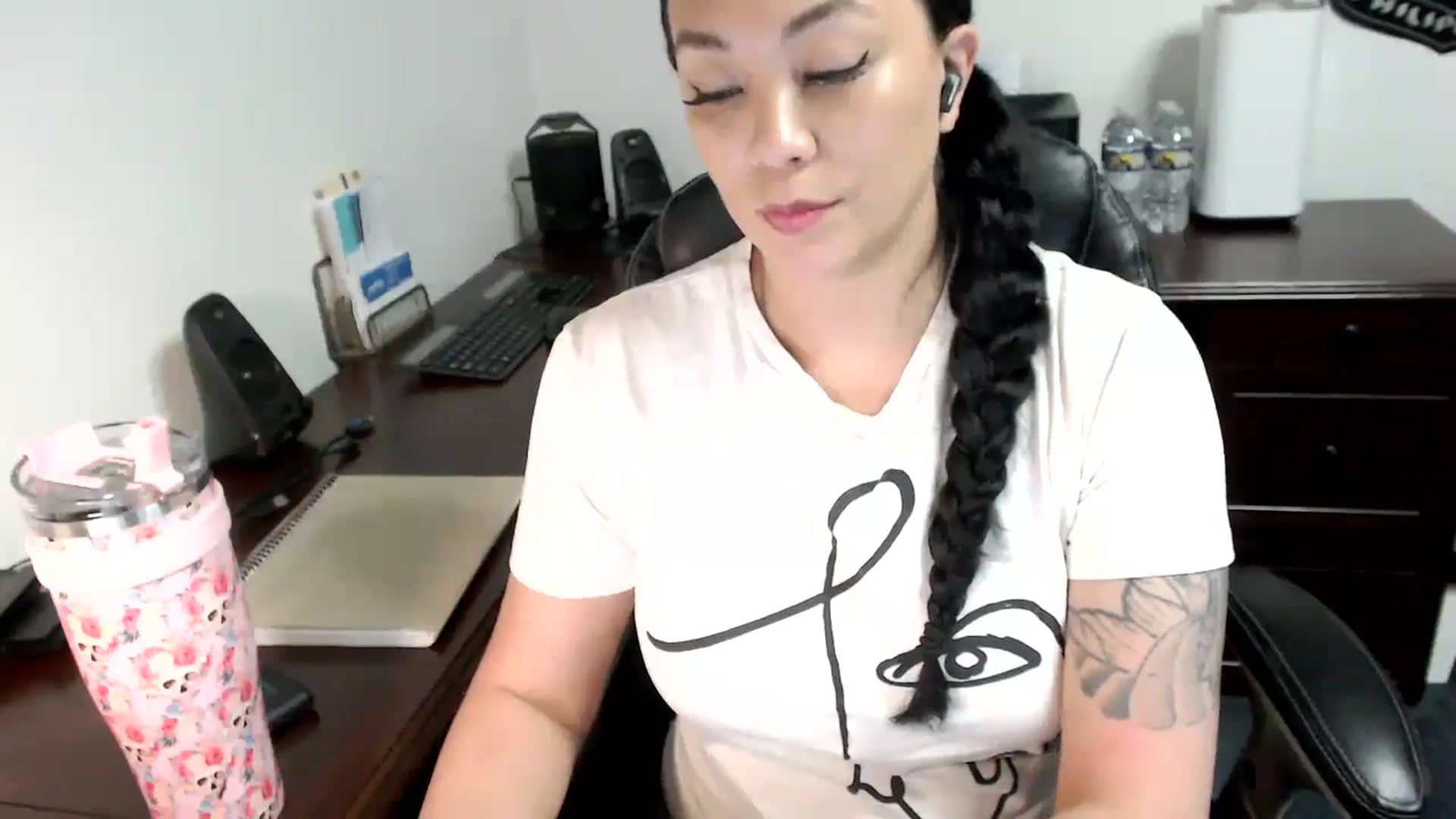 Gallery image thumbnail from MickaylaMoon's myfreecams stream on, 05/28/2024, 18:18 image 16 of 20