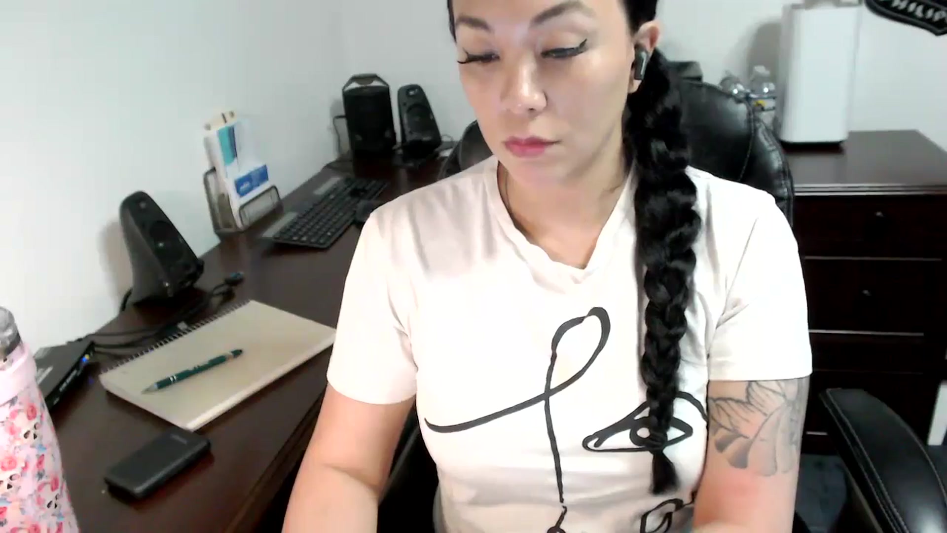 Gallery image thumbnail from MickaylaMoon's myfreecams stream on, 05/28/2024, 18:18 image 5 of 20