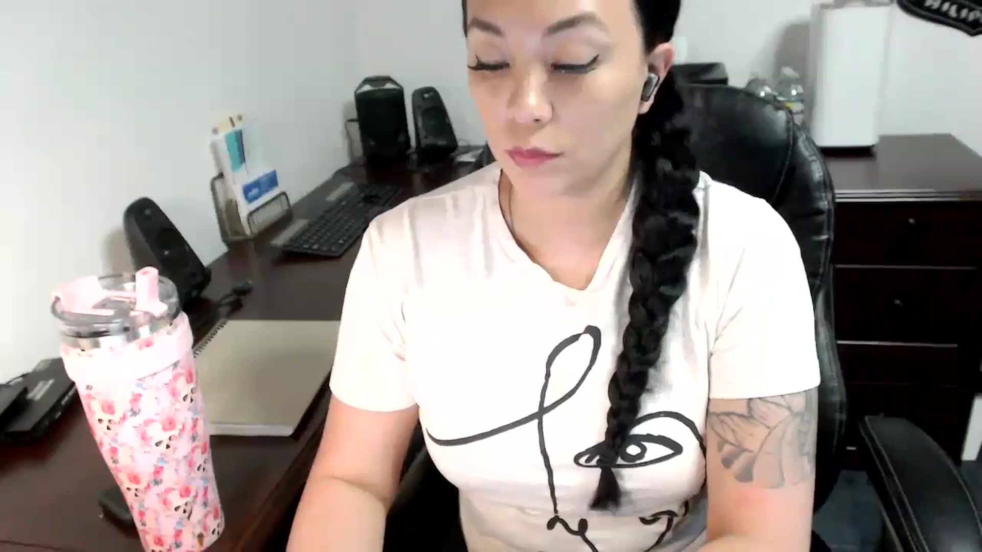 Gallery image thumbnail from MickaylaMoon's myfreecams stream on, 05/28/2024, 18:18 image 19 of 20