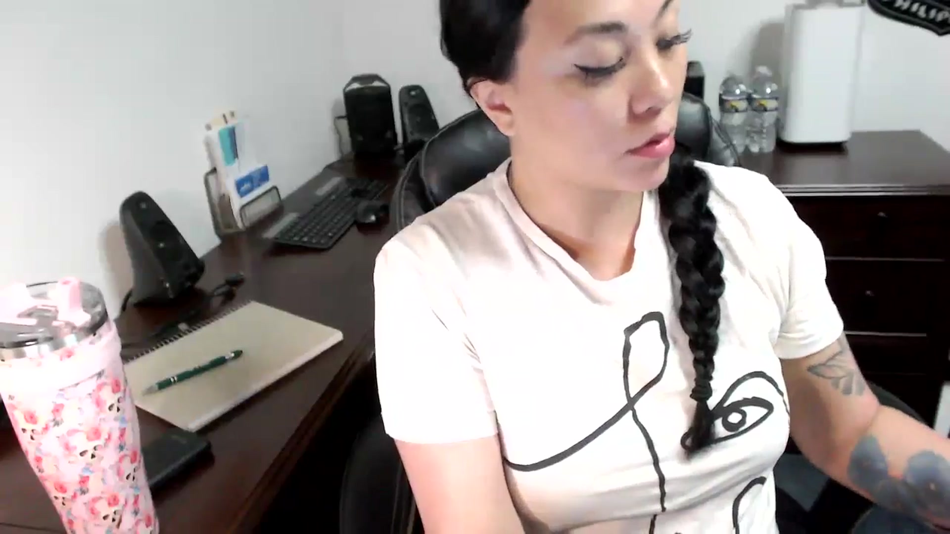 Gallery image thumbnail from MickaylaMoon's myfreecams stream on, 05/28/2024, 18:18 image 4 of 20