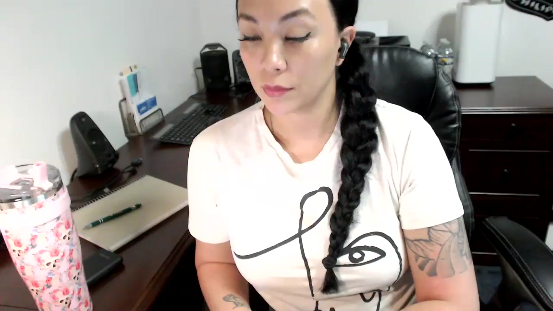 Gallery image thumbnail from MickaylaMoon's myfreecams stream on, 05/28/2024, 18:18 image 3 of 20
