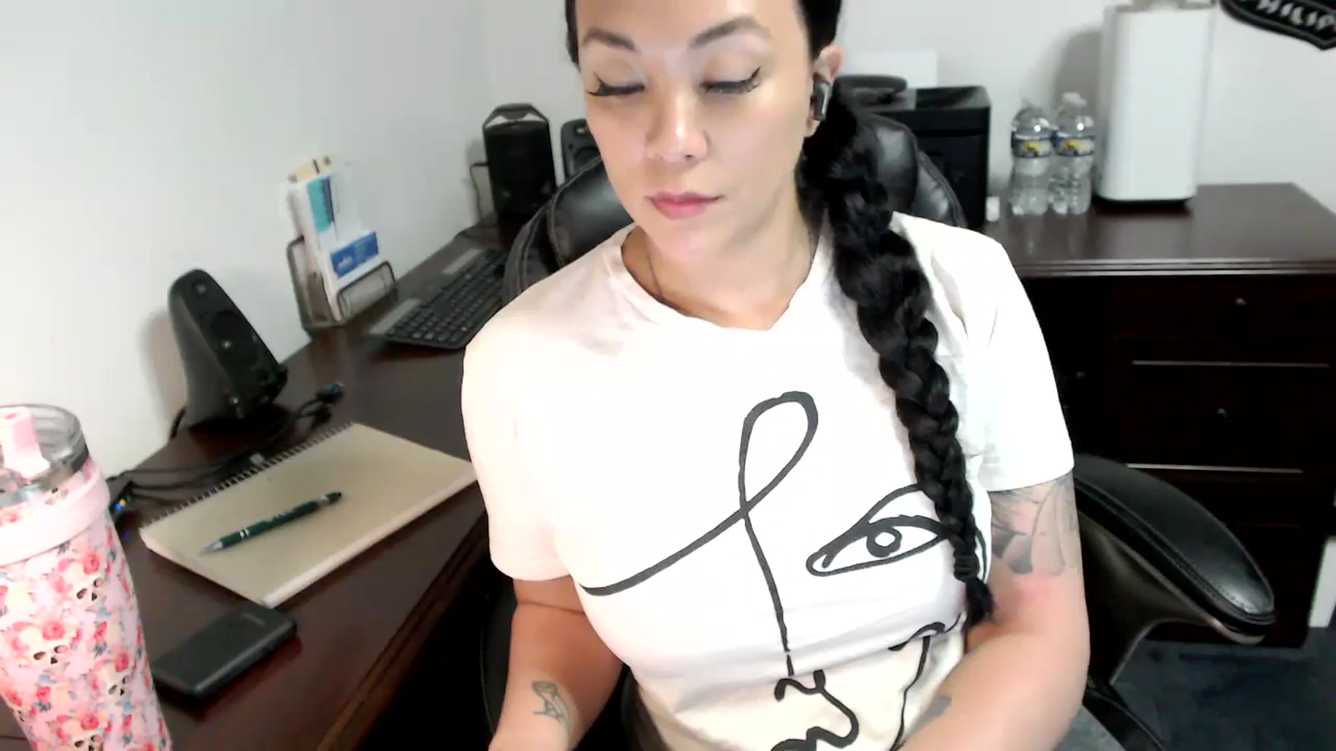 Gallery image thumbnail from MickaylaMoon's myfreecams stream on, 05/28/2024, 18:18 image 8 of 20