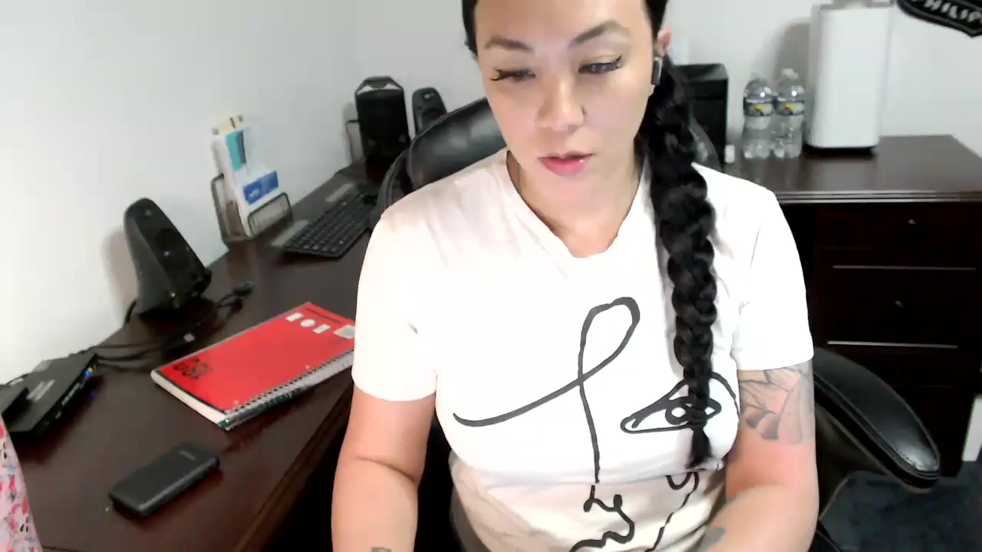 Gallery image thumbnail from MickaylaMoon's myfreecams stream on, 05/28/2024, 18:18 image 1 of 20