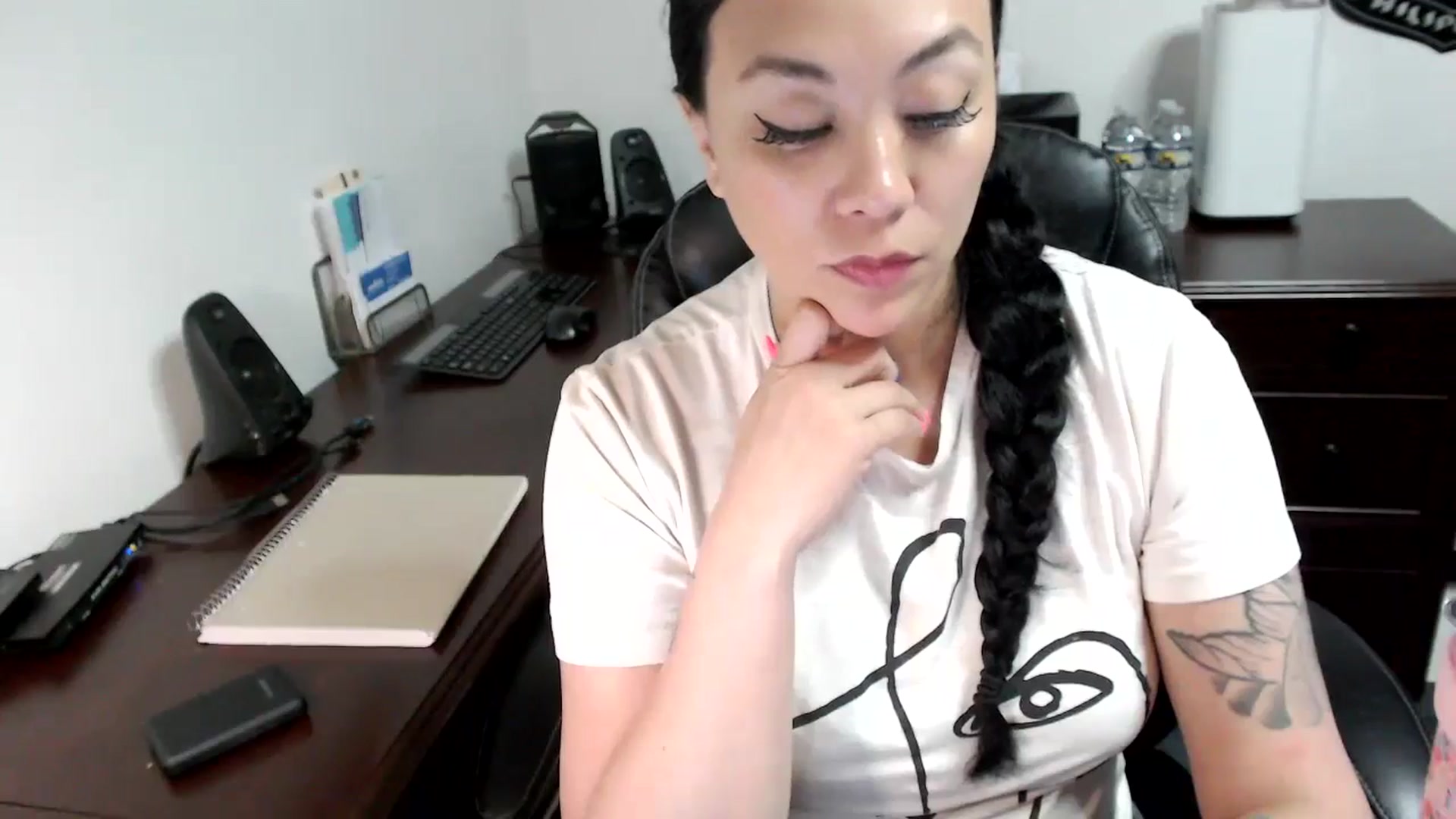 Gallery image thumbnail from MickaylaMoon's myfreecams stream on, 05/28/2024, 19:17 image 8 of 20