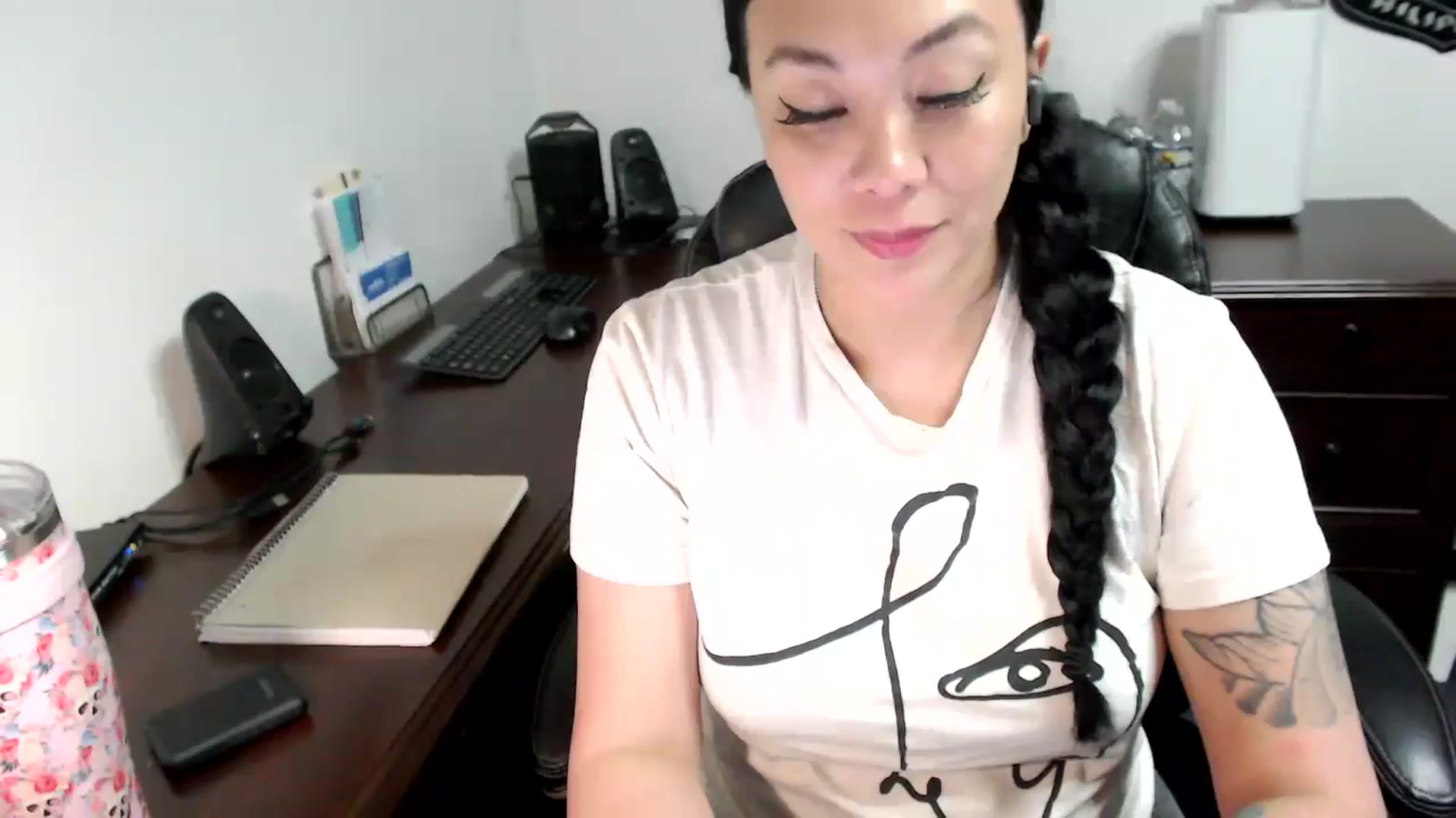 Gallery image thumbnail from MickaylaMoon's myfreecams stream on, 05/28/2024, 19:17 image 6 of 20
