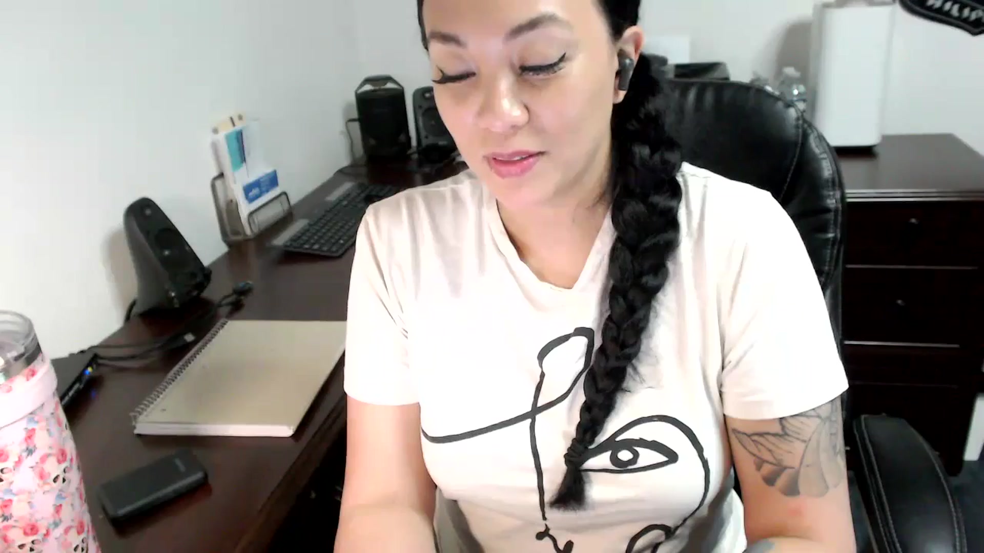 Gallery image thumbnail from MickaylaMoon's myfreecams stream on, 05/28/2024, 19:17 image 5 of 20