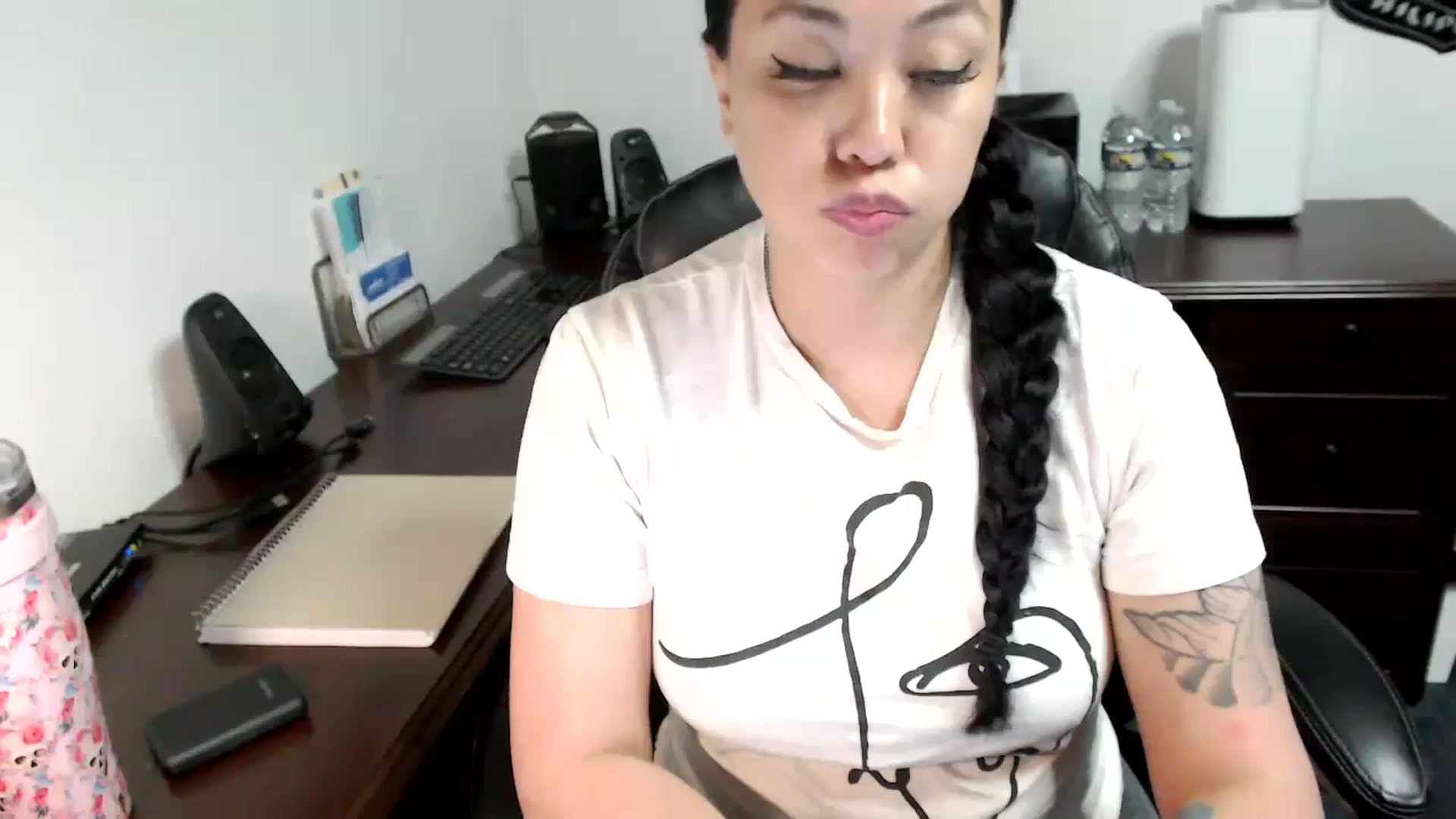 Gallery image thumbnail from MickaylaMoon's myfreecams stream on, 05/28/2024, 19:17 image 10 of 20