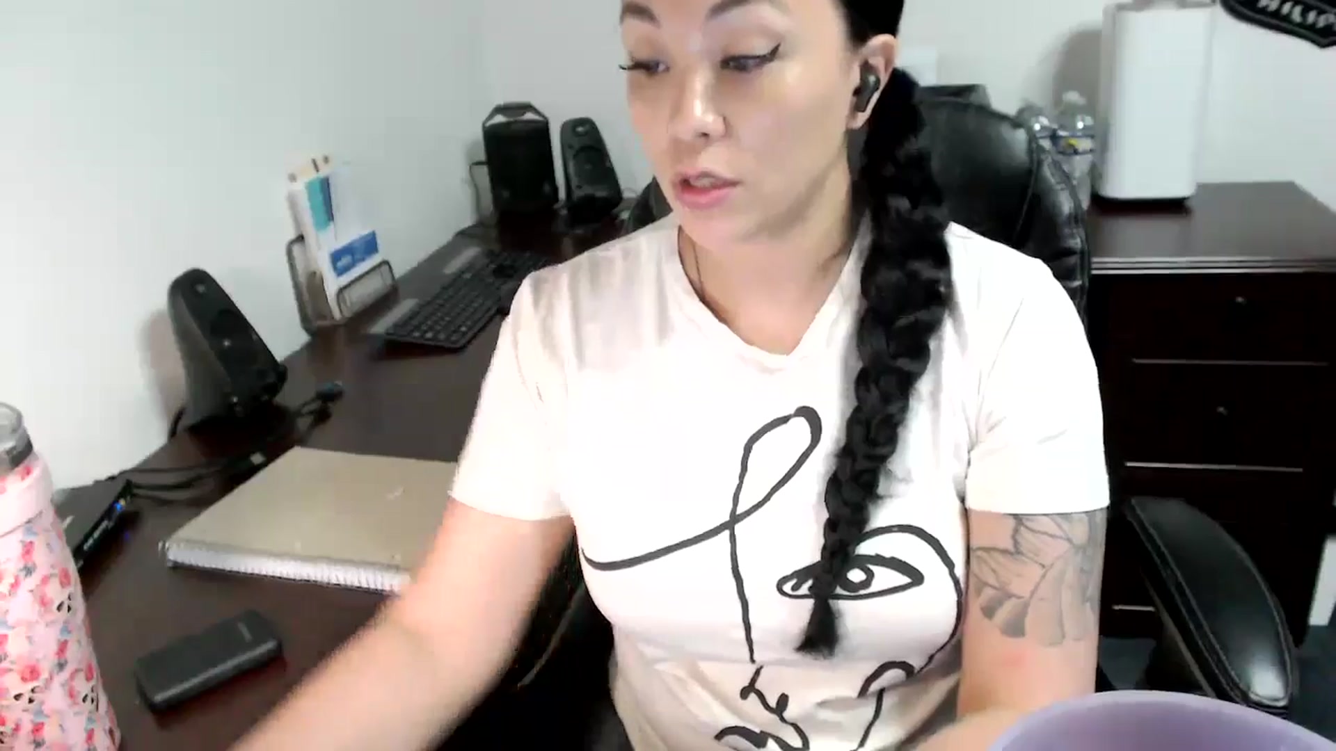 Gallery image thumbnail from MickaylaMoon's myfreecams stream on, 05/28/2024, 19:17 image 14 of 20