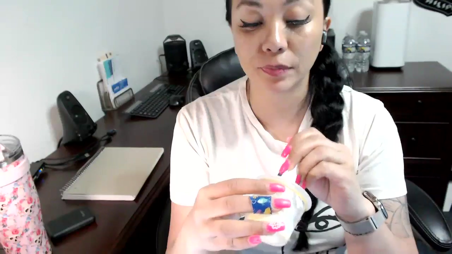 Gallery image thumbnail from MickaylaMoon's myfreecams stream on, 05/28/2024, 19:17 image 3 of 20
