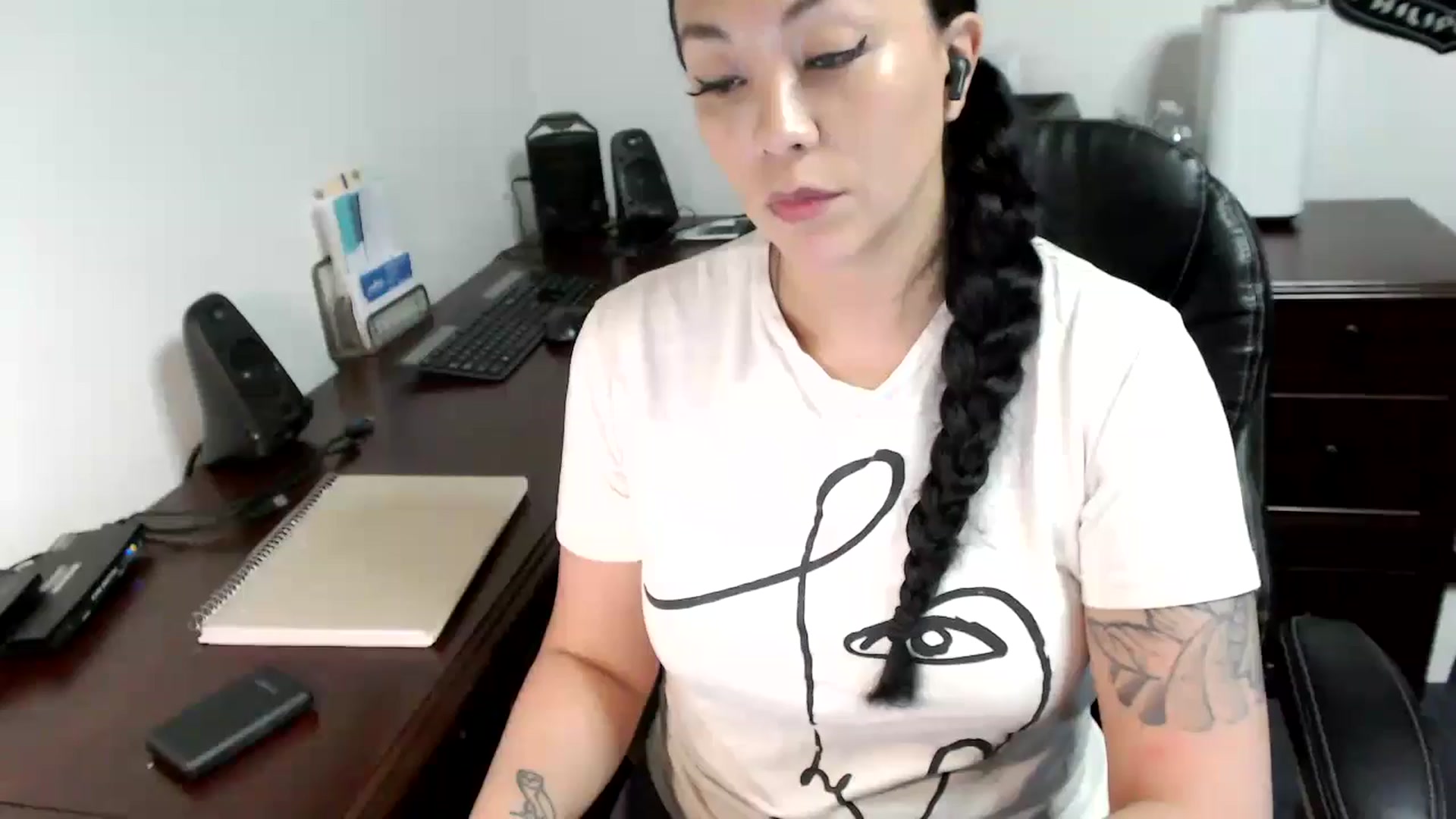 Gallery image thumbnail from MickaylaMoon's myfreecams stream on, 05/28/2024, 19:17 image 1 of 20