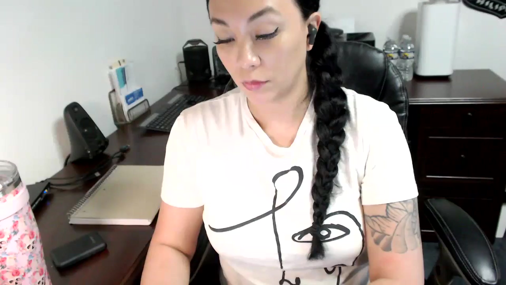 Gallery image thumbnail from MickaylaMoon's myfreecams stream on, 05/28/2024, 19:17 image 7 of 20