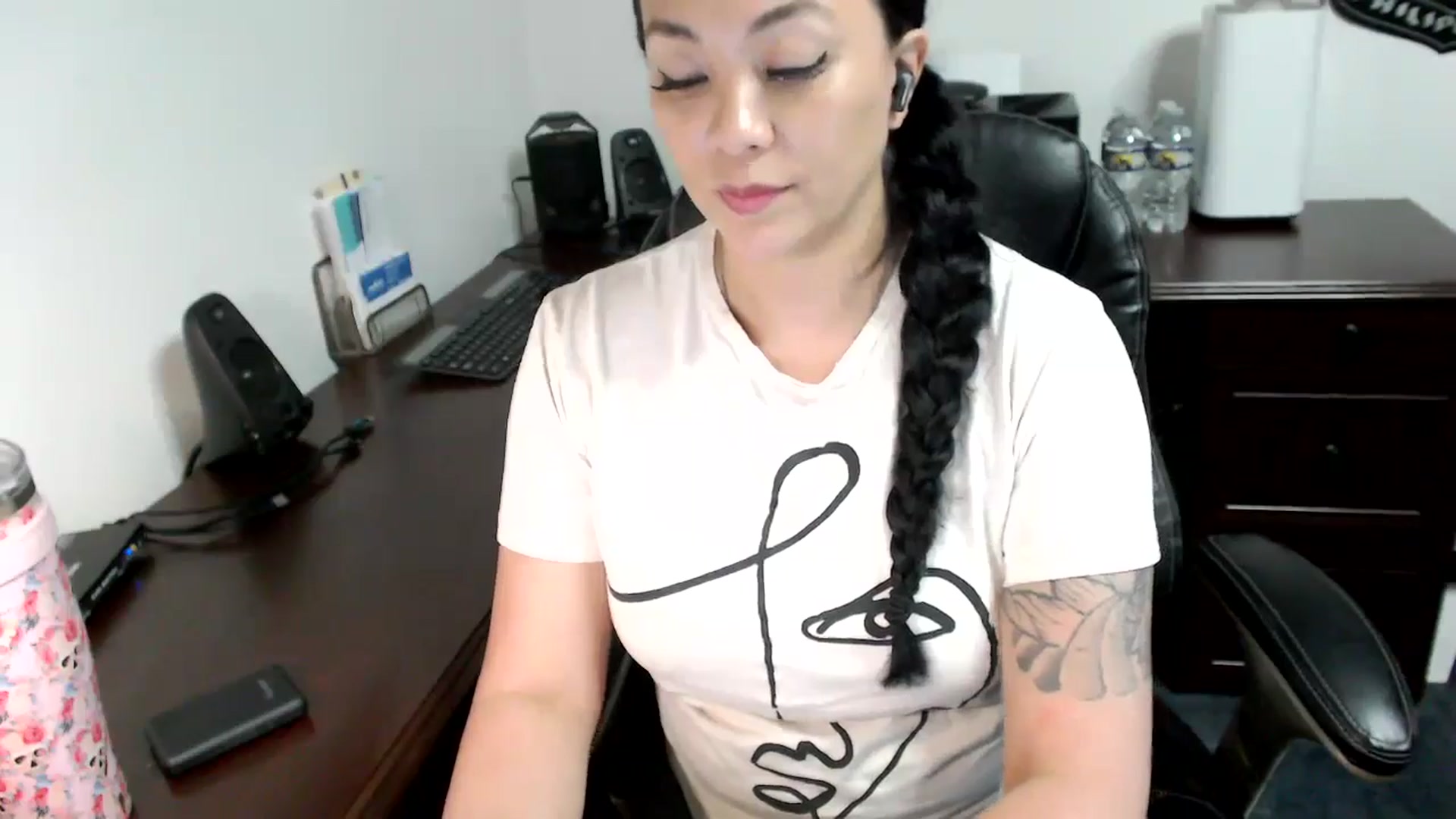 Gallery image thumbnail from MickaylaMoon's myfreecams stream on, 05/28/2024, 19:17 image 12 of 20