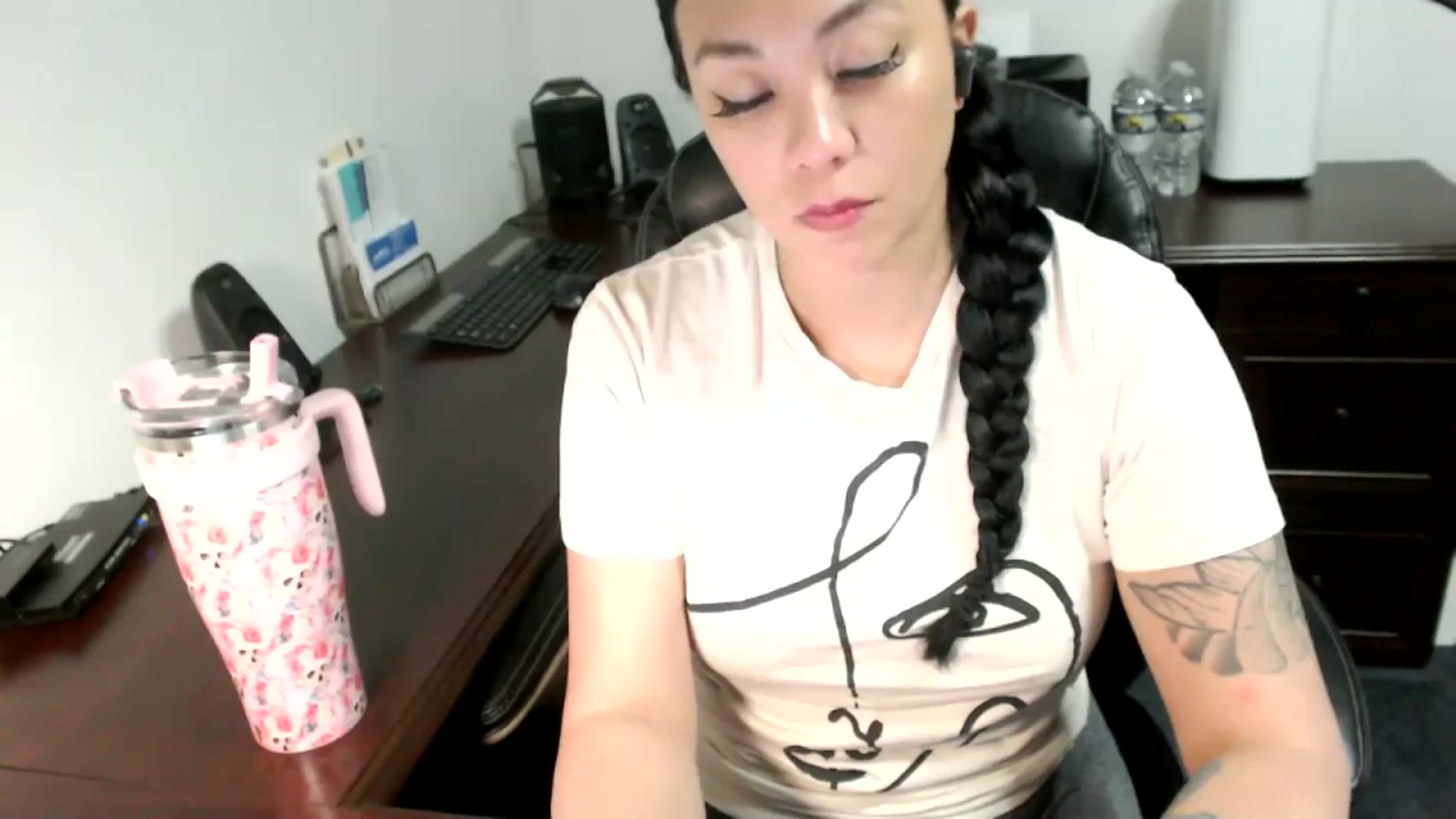 Gallery image thumbnail from MickaylaMoon's myfreecams stream on, 05/28/2024, 20:21 image 14 of 20