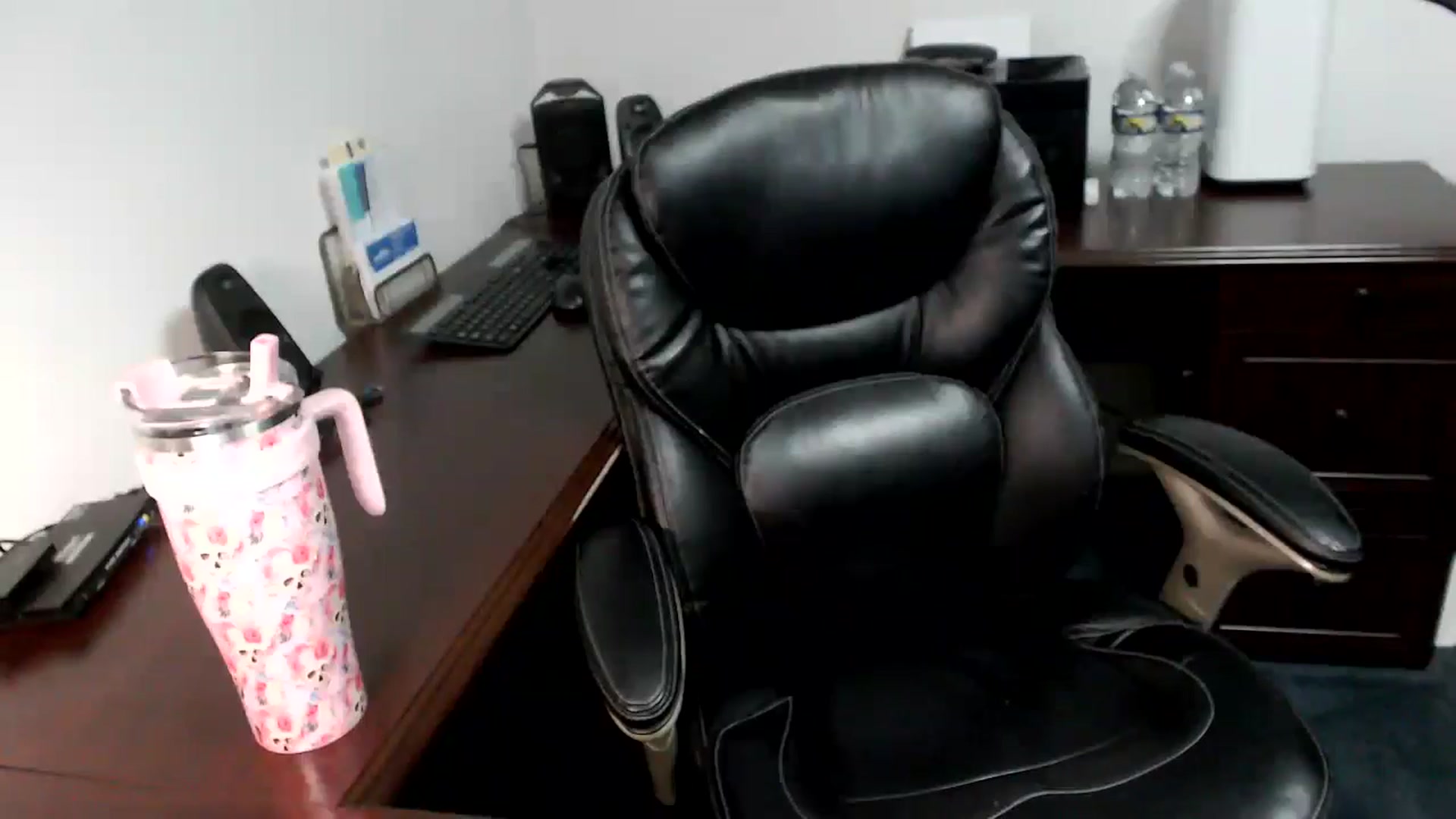 Gallery image thumbnail from MickaylaMoon's myfreecams stream on, 05/28/2024, 20:21 image 17 of 20