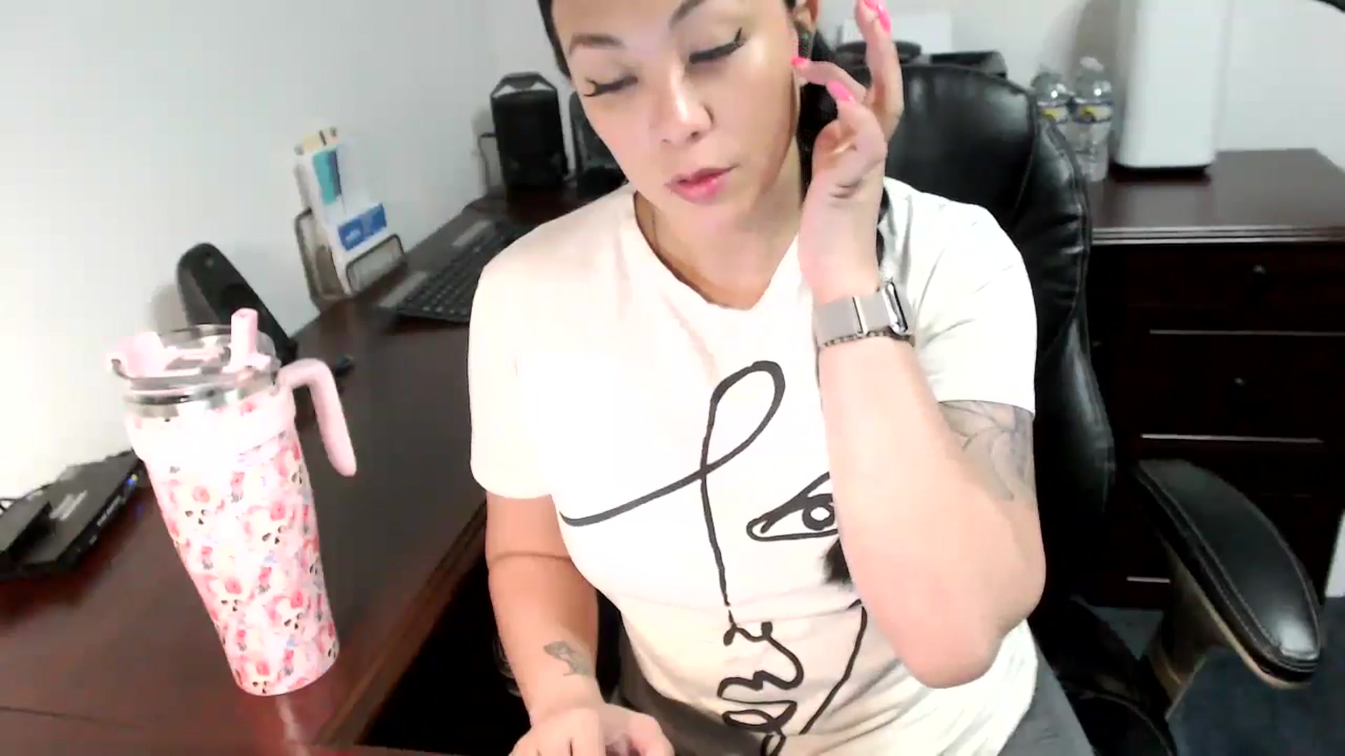 Gallery image thumbnail from MickaylaMoon's myfreecams stream on, 05/28/2024, 20:21 image 19 of 20